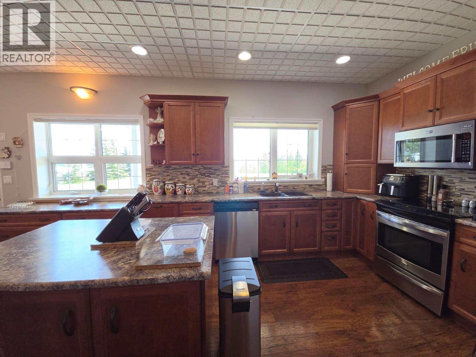 4083 Jackfish Lake Road, Chetwynd, British Columbia  V0C 1J0 - Photo 4 - 10403449