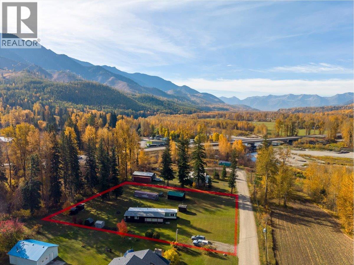 9882 Victoria Street, Fernie, British Columbia  V0B 1M5 - Photo 1 - 10403370