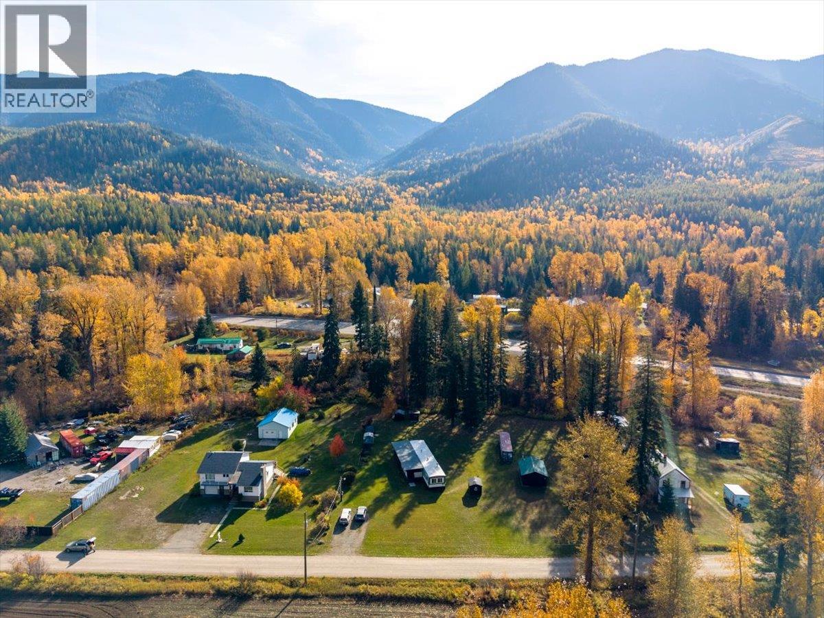 9882 Victoria Street, Fernie, British Columbia  V0B 1M5 - Photo 25 - 10403370