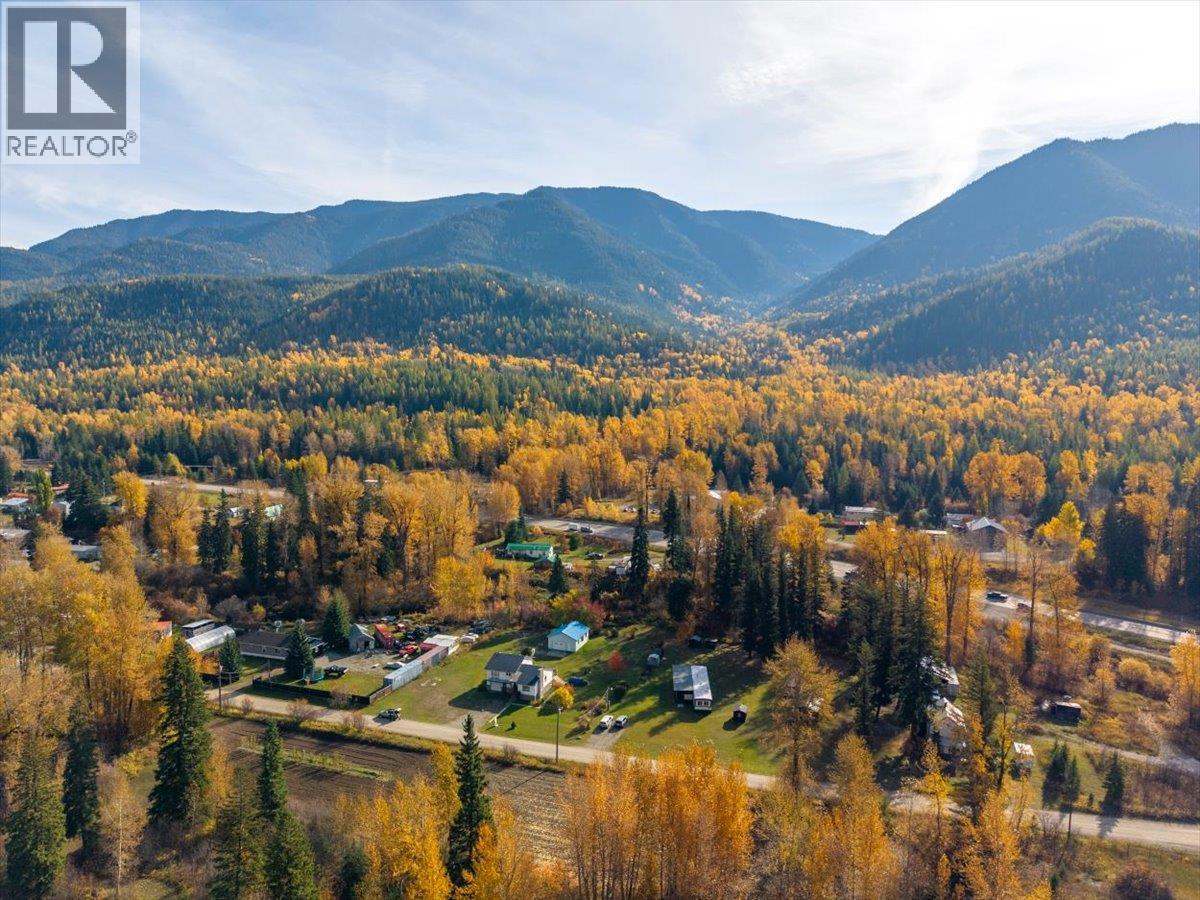 9882 Victoria Street, Fernie, British Columbia  V0B 1M5 - Photo 26 - 10403370