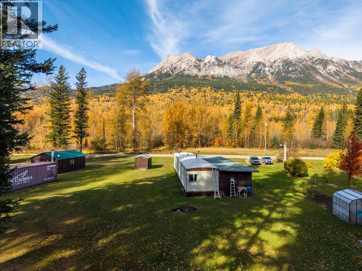 9882 Victoria Street, Fernie, British Columbia  V0B 1M5 - Photo 33 - 10403370