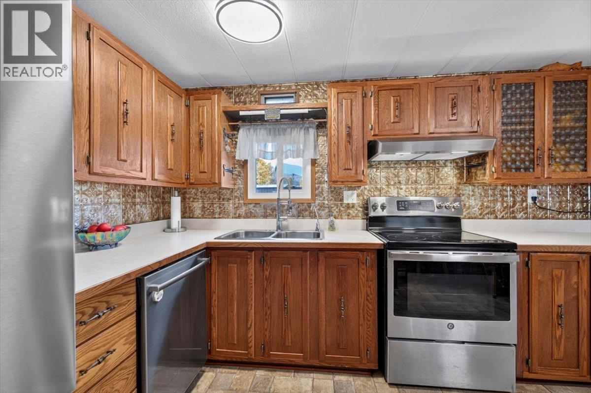 9882 Victoria Street, Fernie, British Columbia  V0B 1M5 - Photo 36 - 10403370