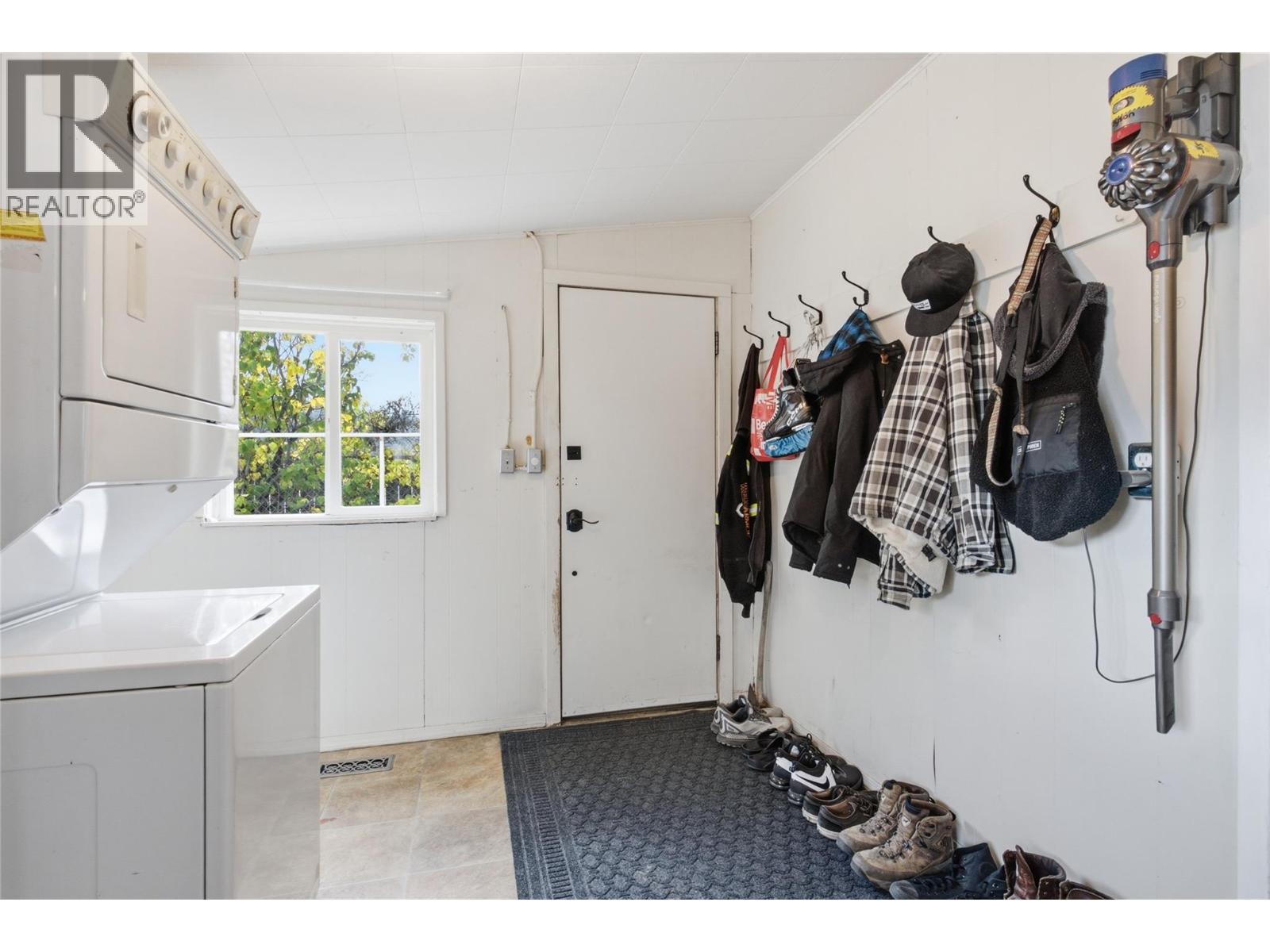 2276 Coldwater Avenue, Merritt, British Columbia  V1K 1R6 - Photo 2 - 10403217