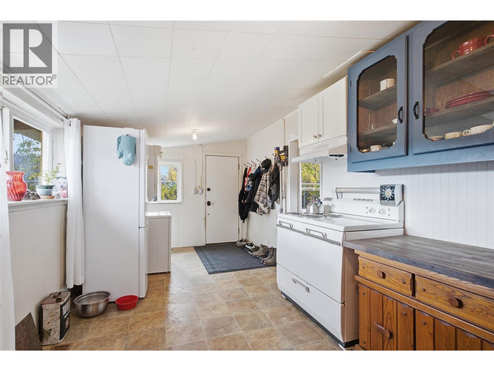 2276 Coldwater Avenue, Merritt, British Columbia  V1K 1R6 - Photo 3 - 10403217