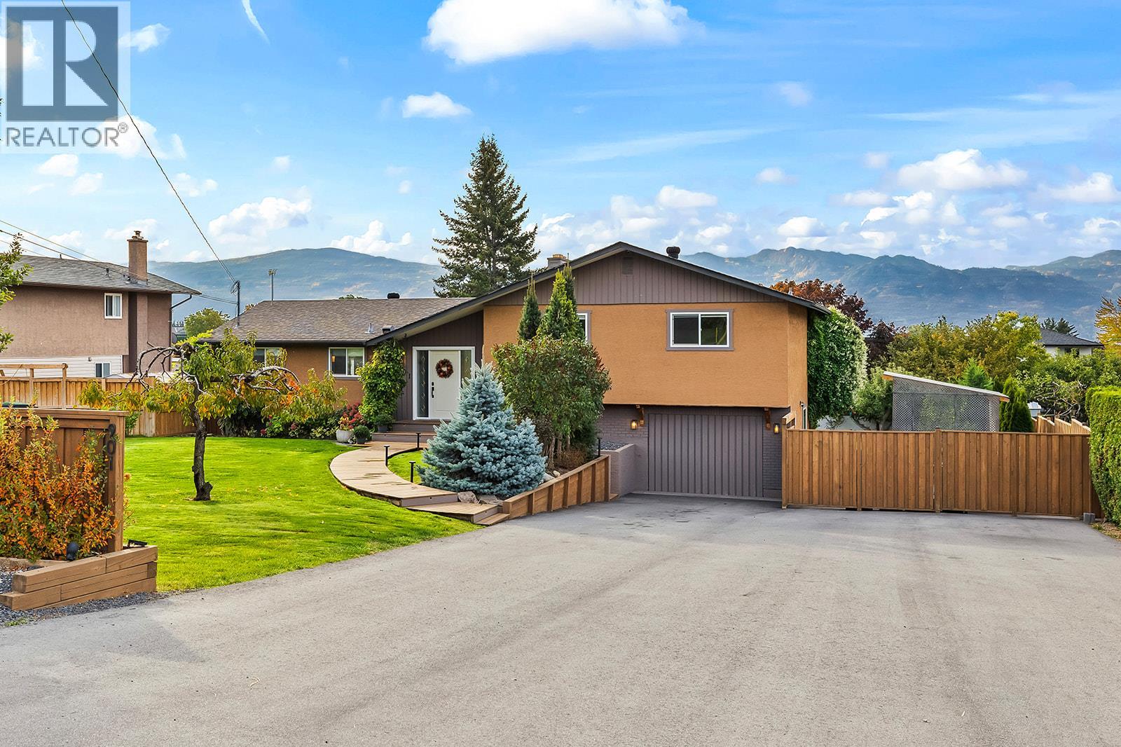 901 Ogden Road, West Kelowna, British Columbia  V1Z 1P9 - Photo 1 - 10402868
