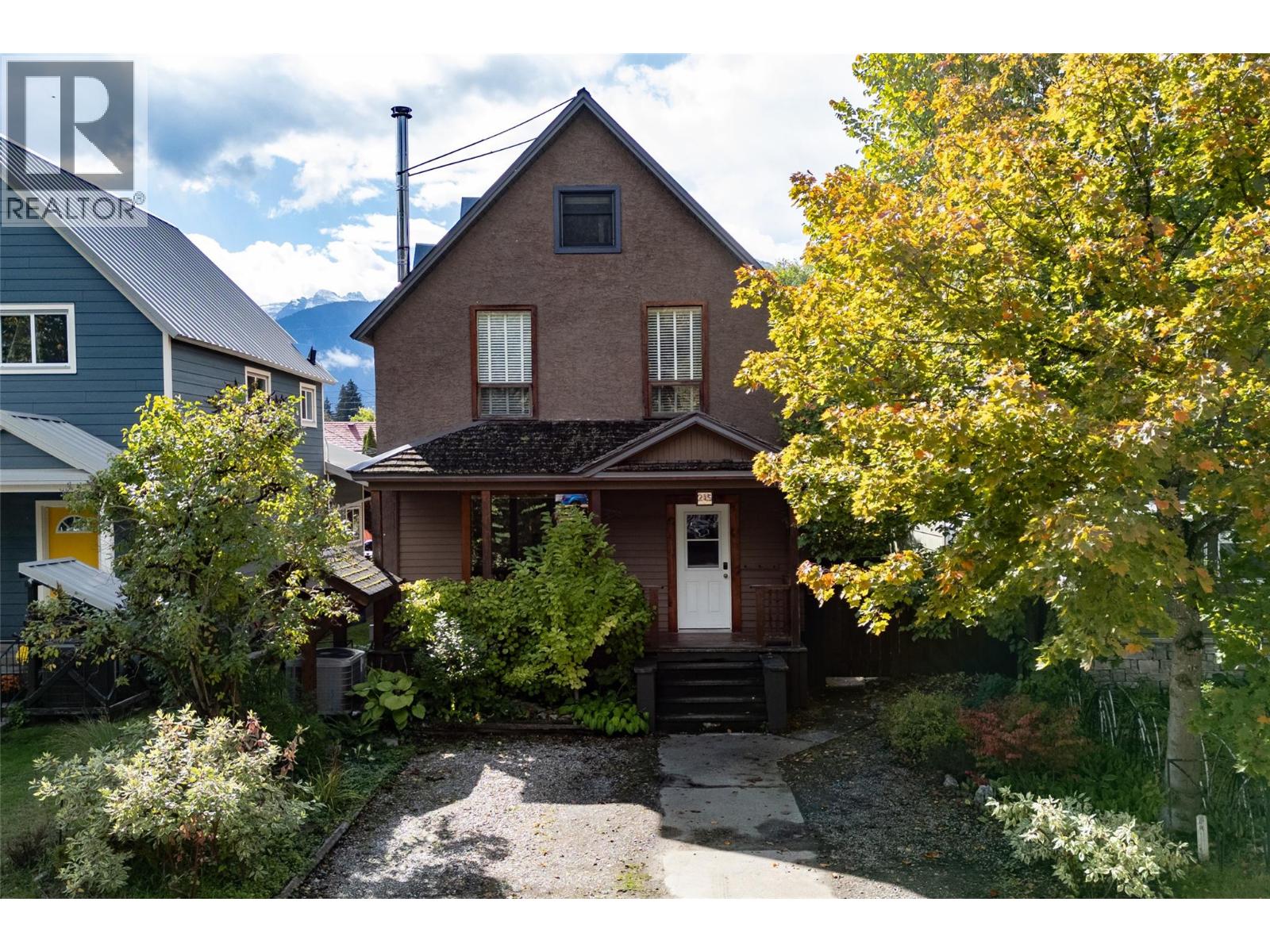 215 Sixth Street E, Revelstoke, British Columbia  V0E 2S0 - Photo 1 - 10403392
