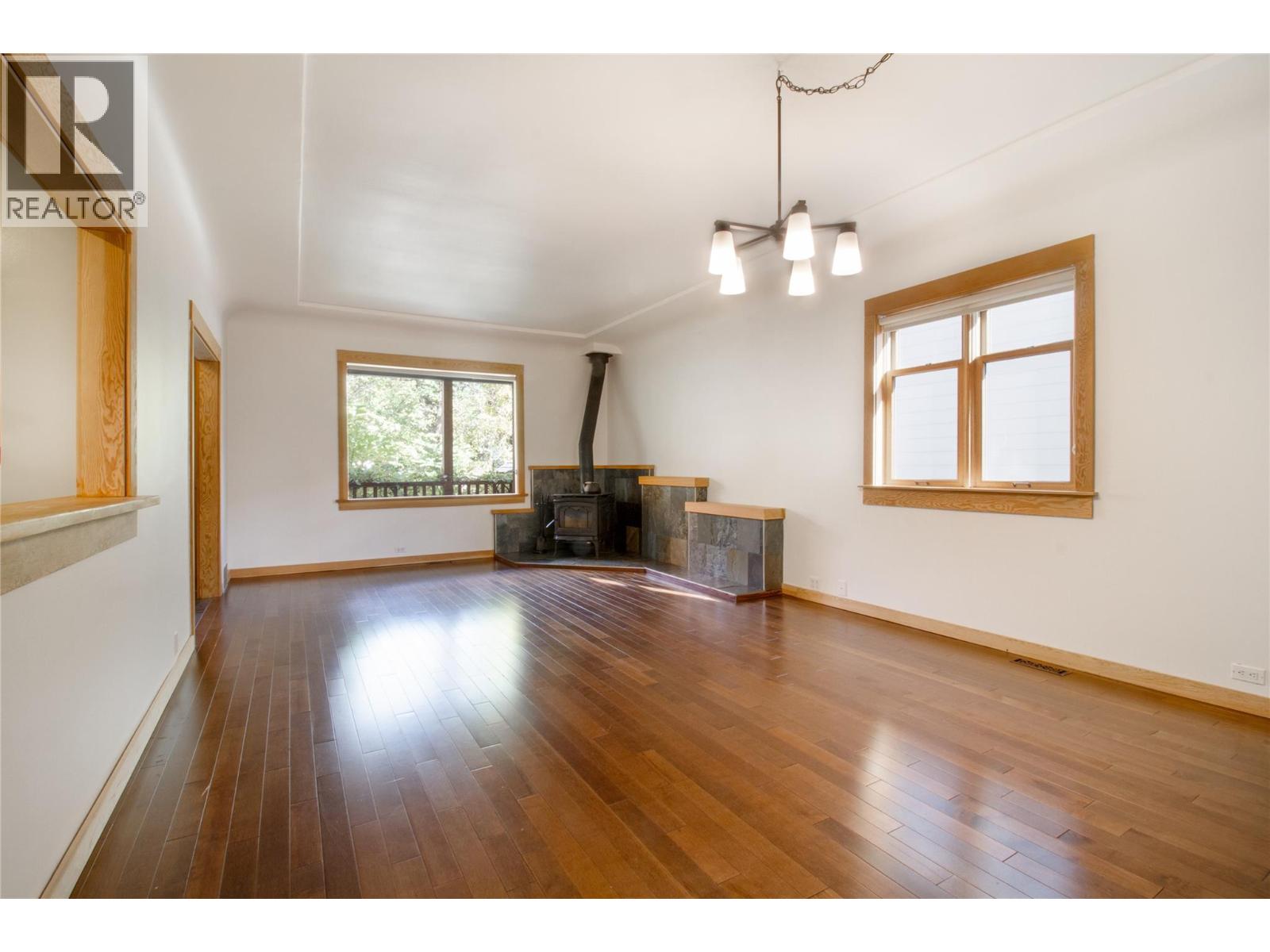 215 Sixth Street E, Revelstoke, British Columbia  V0E 2S0 - Photo 10 - 10403392