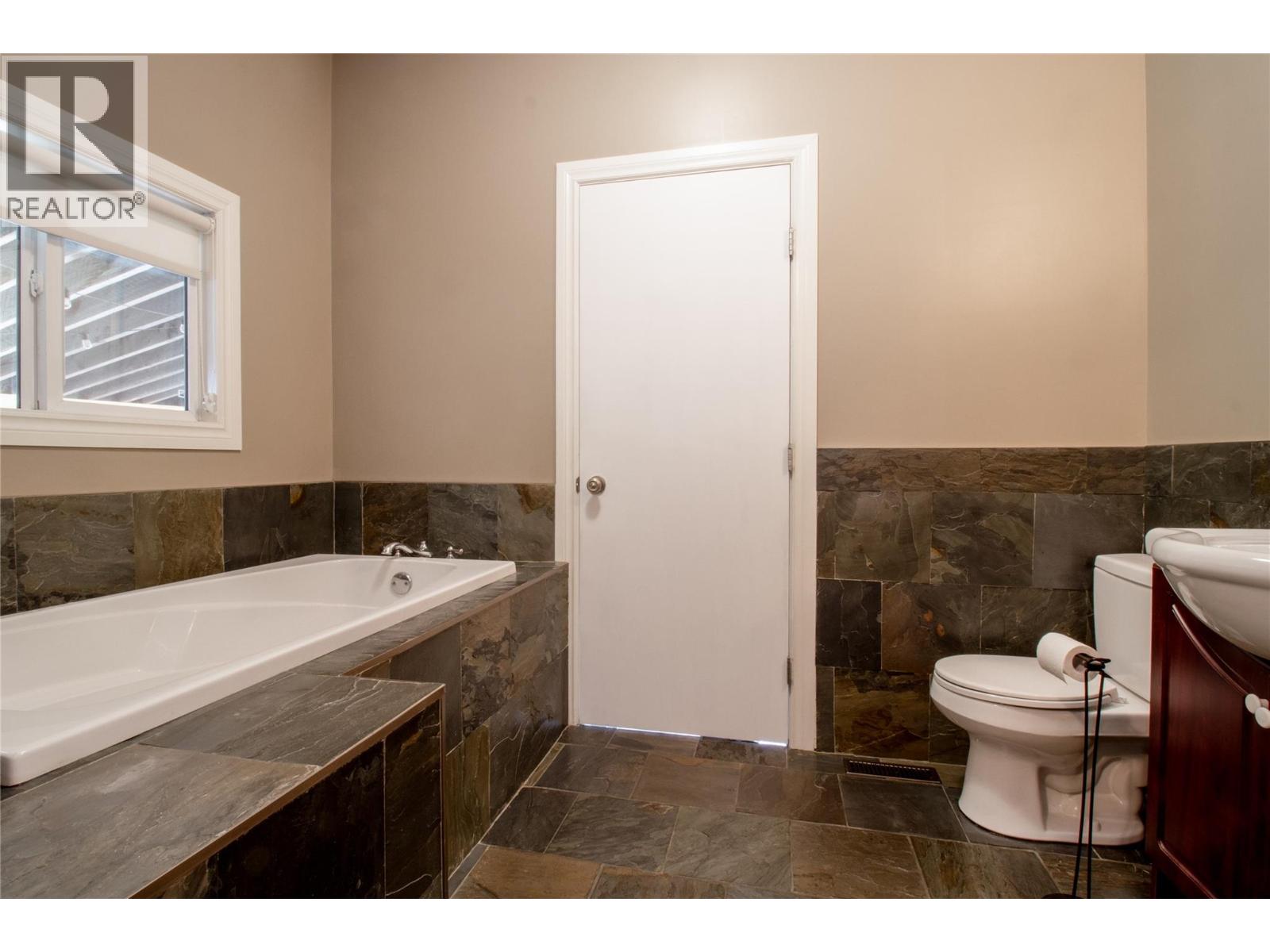 215 Sixth Street E, Revelstoke, British Columbia  V0E 2S0 - Photo 16 - 10403392