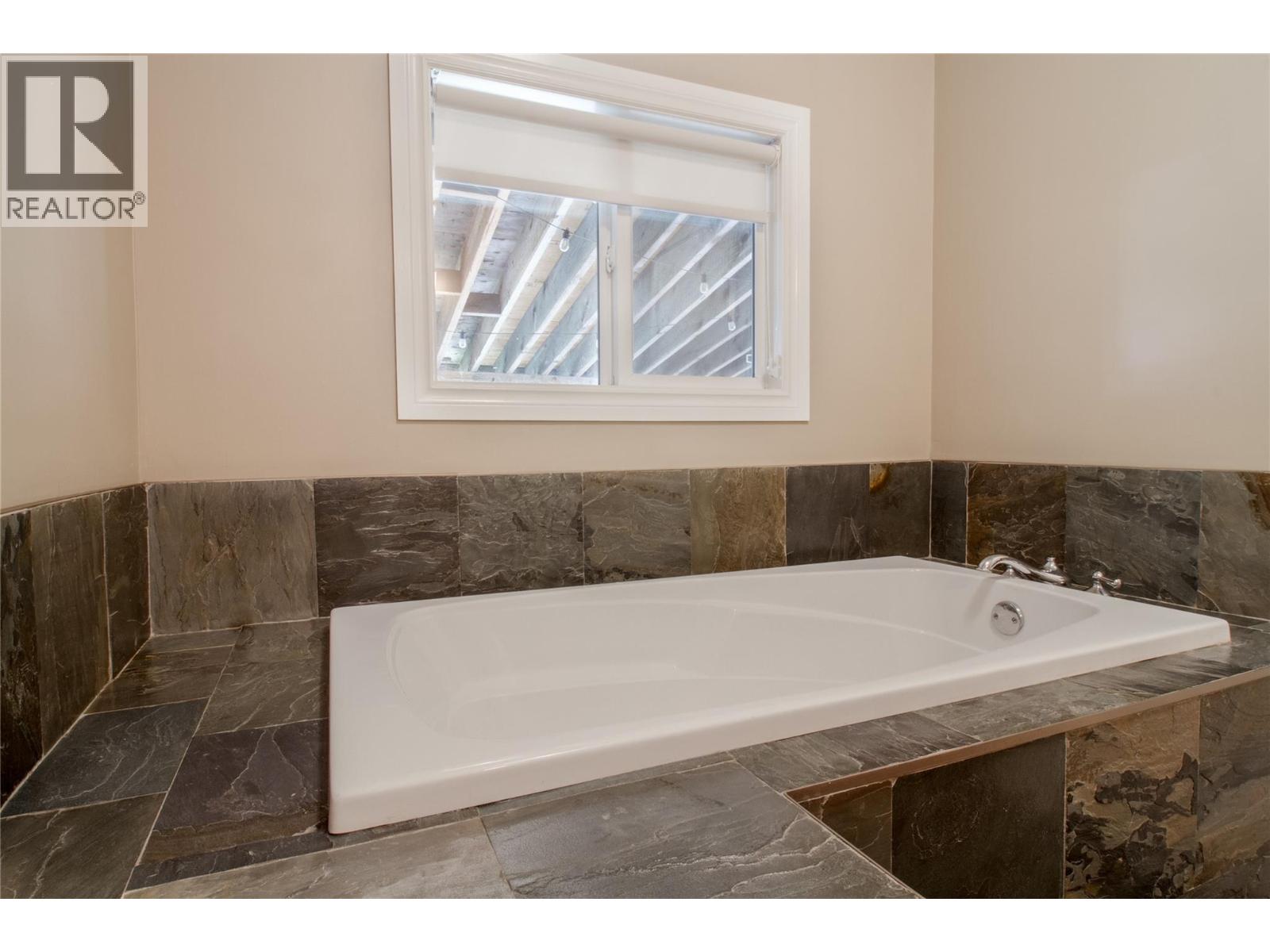 215 Sixth Street E, Revelstoke, British Columbia  V0E 2S0 - Photo 17 - 10403392