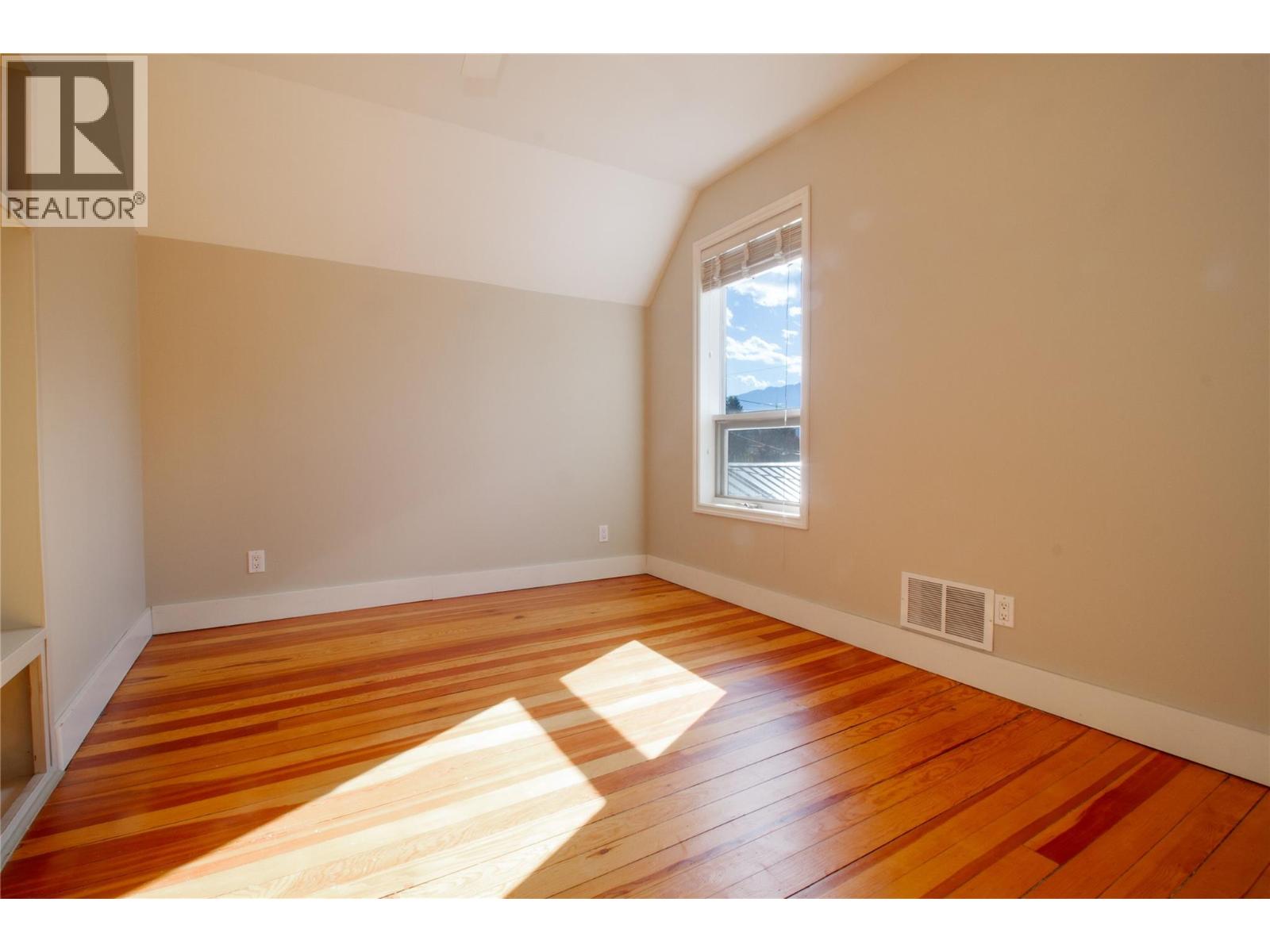 215 Sixth Street E, Revelstoke, British Columbia  V0E 2S0 - Photo 25 - 10403392