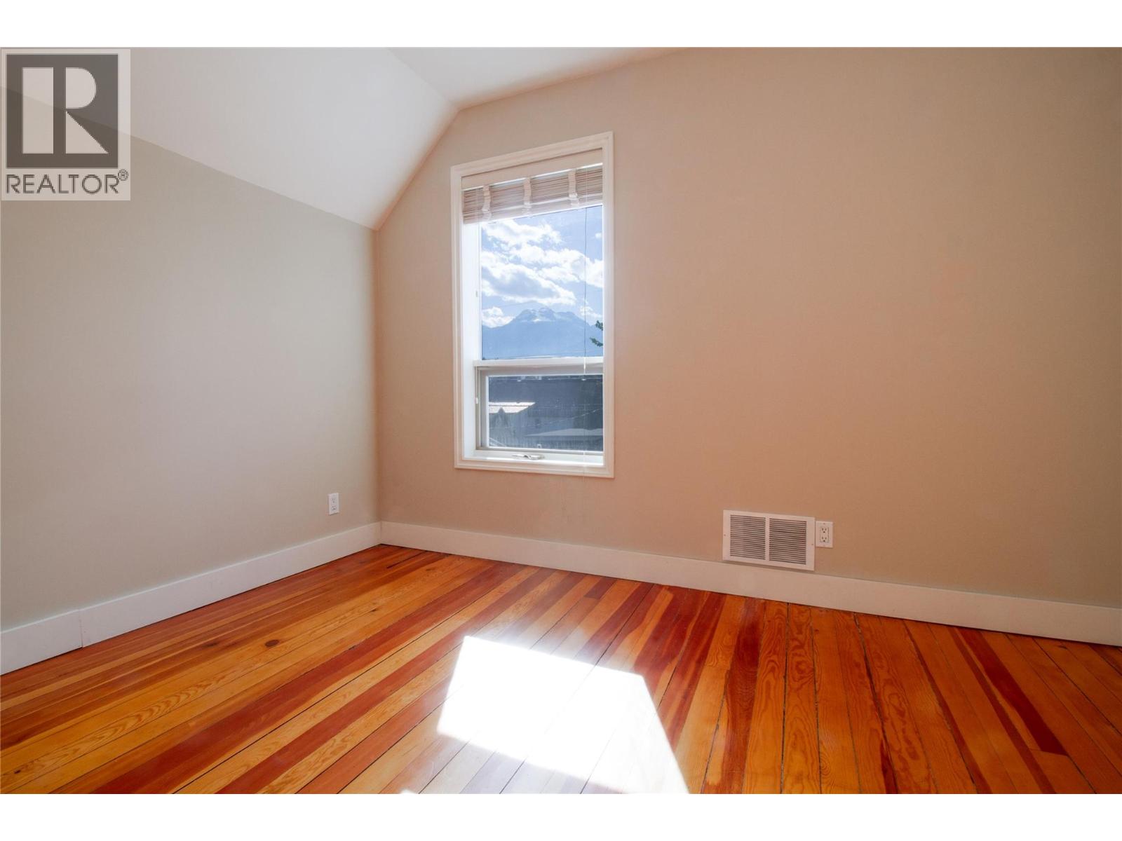 215 Sixth Street E, Revelstoke, British Columbia  V0E 2S0 - Photo 26 - 10403392