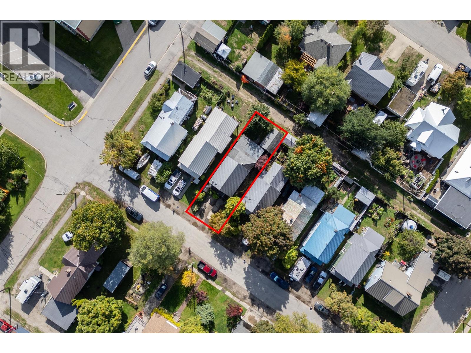 215 Sixth Street E, Revelstoke, British Columbia  V0E 2S0 - Photo 3 - 10403392