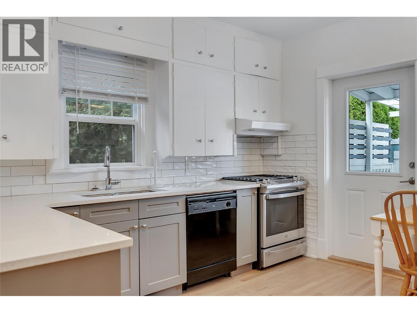 597 Eckhardt Avenue E, Penticton, British Columbia  V2A 2A1 - Photo 11 - 10402763