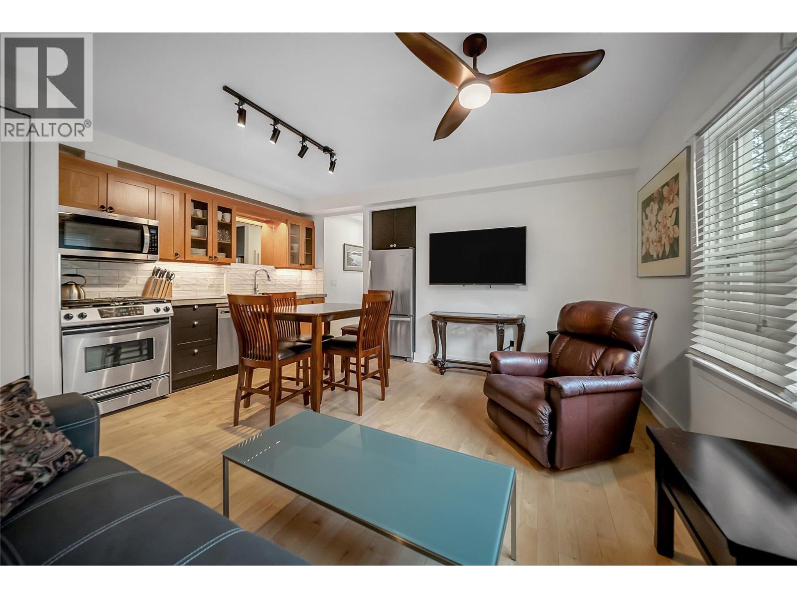 597 Eckhardt Avenue E, Penticton, British Columbia  V2A 2A1 - Photo 3 - 10402763
