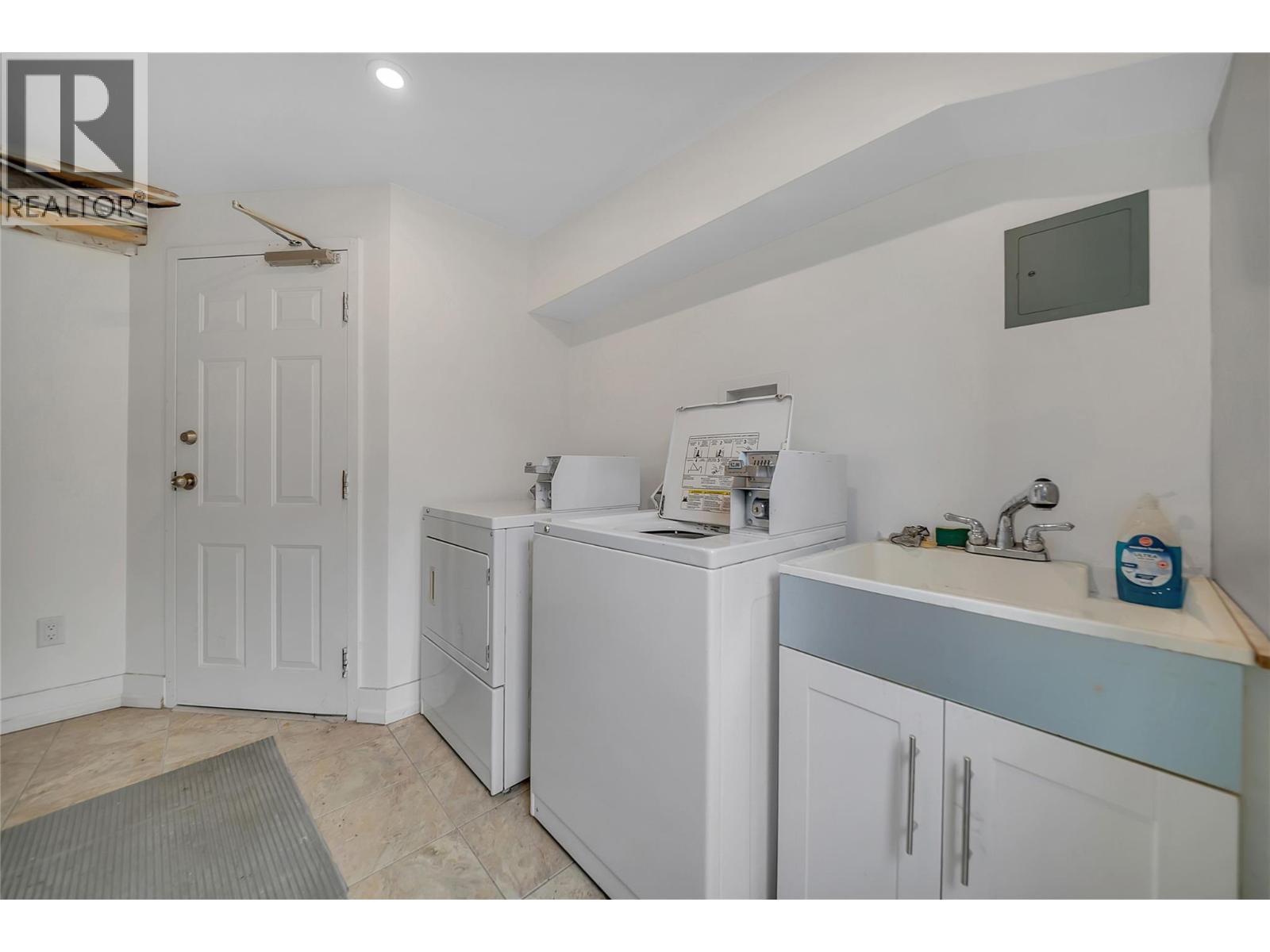 597 Eckhardt Avenue E, Penticton, British Columbia  V2A 2A1 - Photo 32 - 10402763