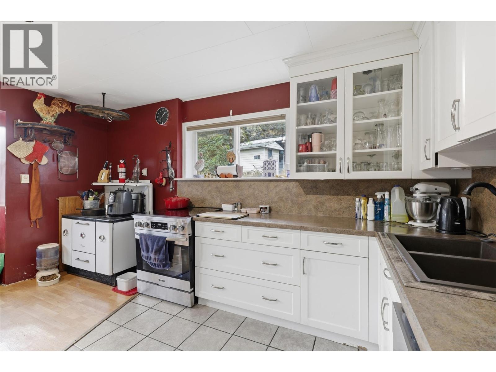 894 Mayne Road, Kamloops, British Columbia  V2B 6H3 - Photo 16 - 10403459