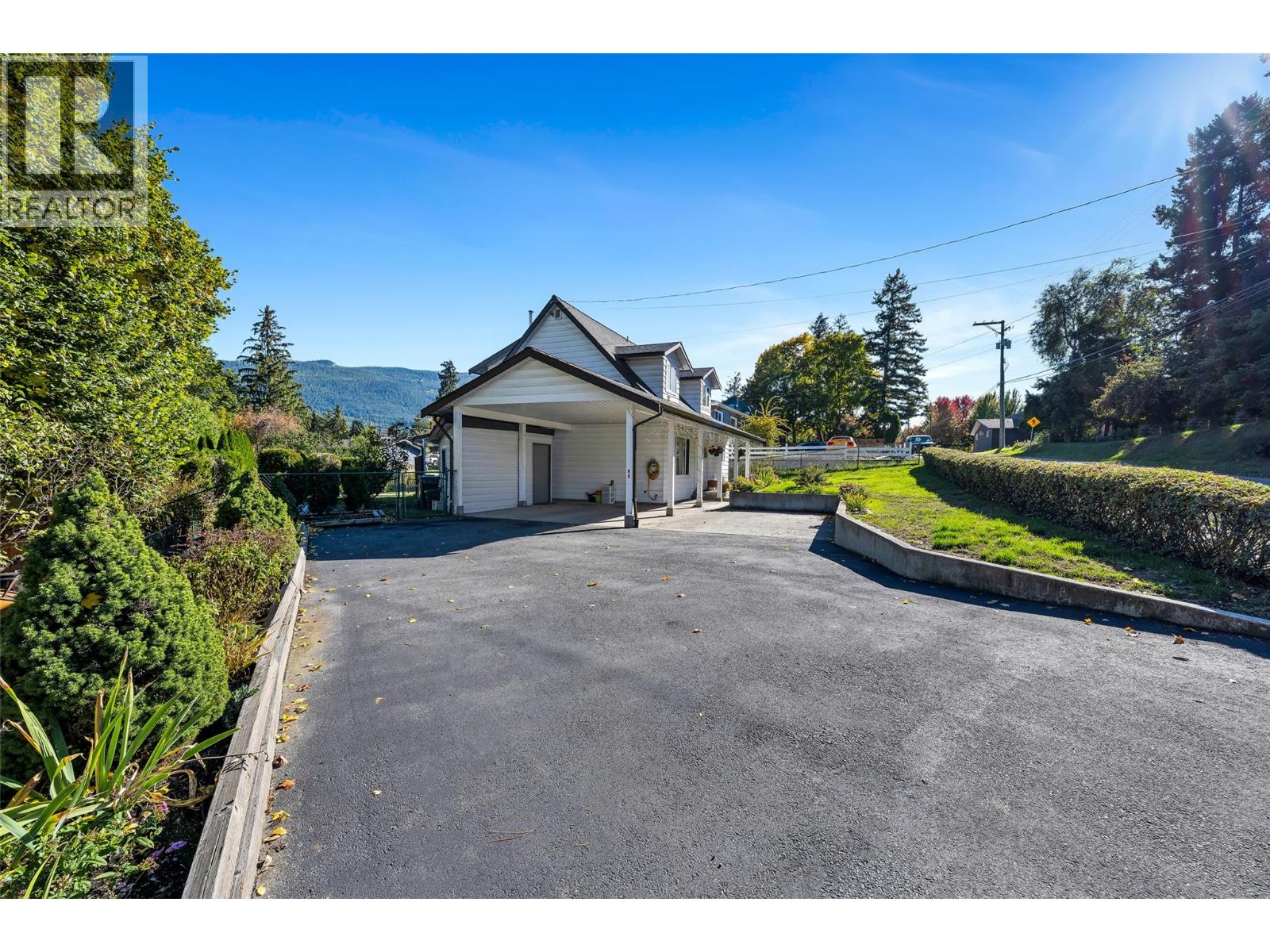 3300 Becker Street, Armstrong, British Columbia  V4Y 0H3 - Photo 3 - 10403293