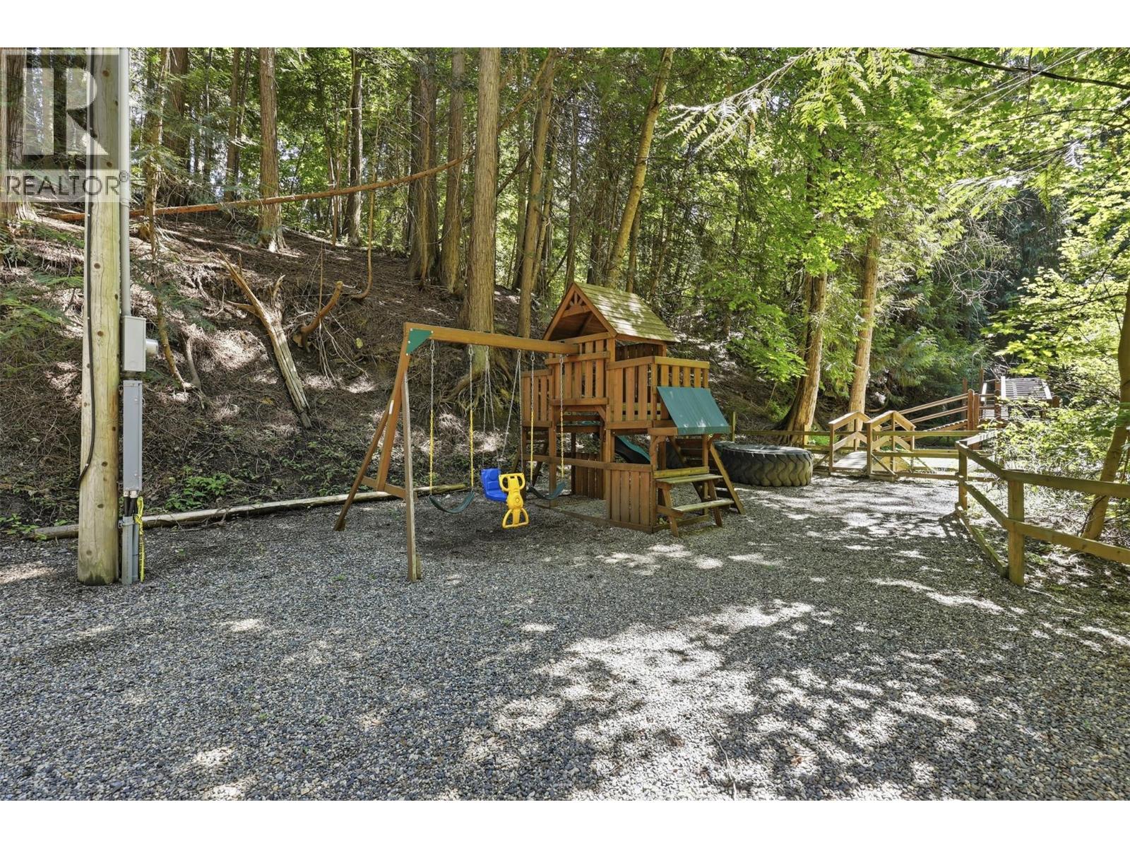 6670 Trans Canada Highway Ne, Salmon Arm, British Columbia  V0E 1K0 - Photo 32 - 10403037