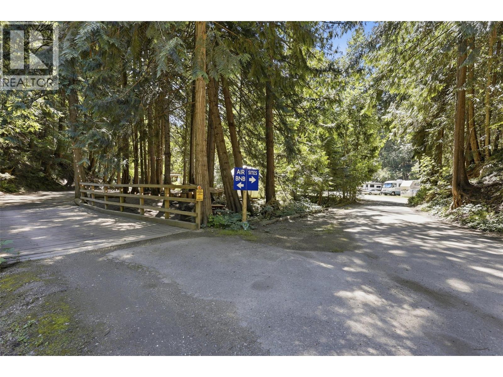 6670 Trans Canada Highway Ne, Salmon Arm, British Columbia  V0E 1K0 - Photo 34 - 10403037