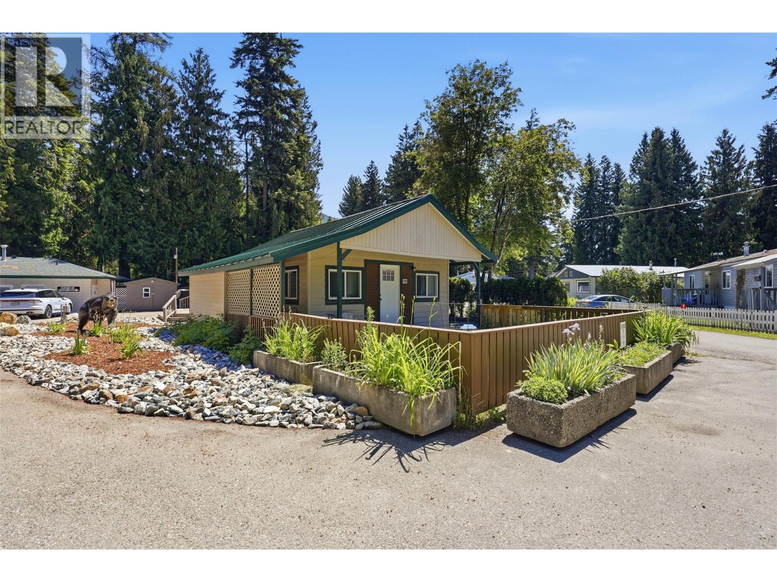 6670 Trans Canada Highway Ne, Salmon Arm, British Columbia  V0E 1K0 - Photo 7 - 10403037