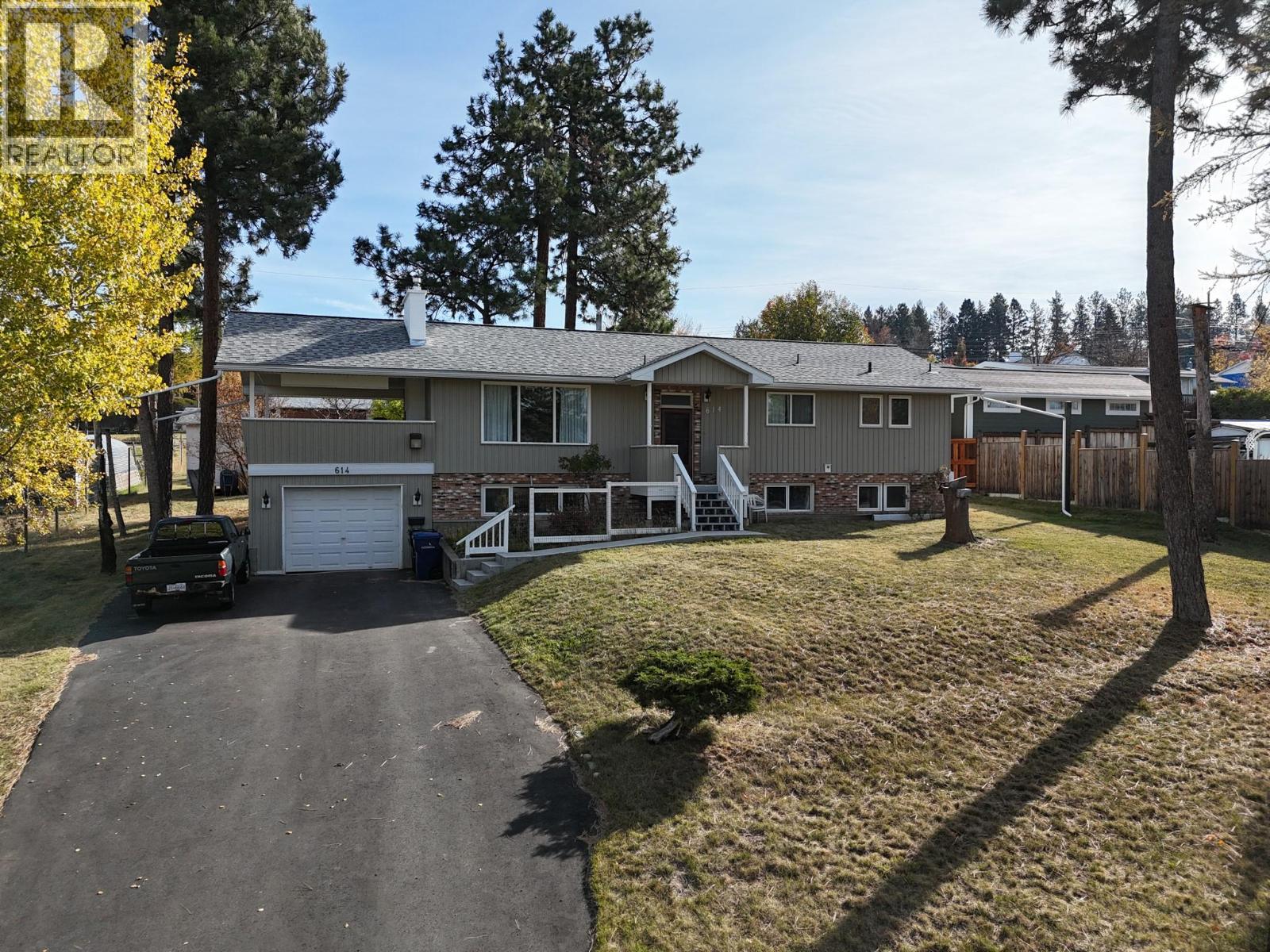 614 28th Avenue S, Cranbrook, British Columbia  V1C 3J8 - Photo 2 - 10403500