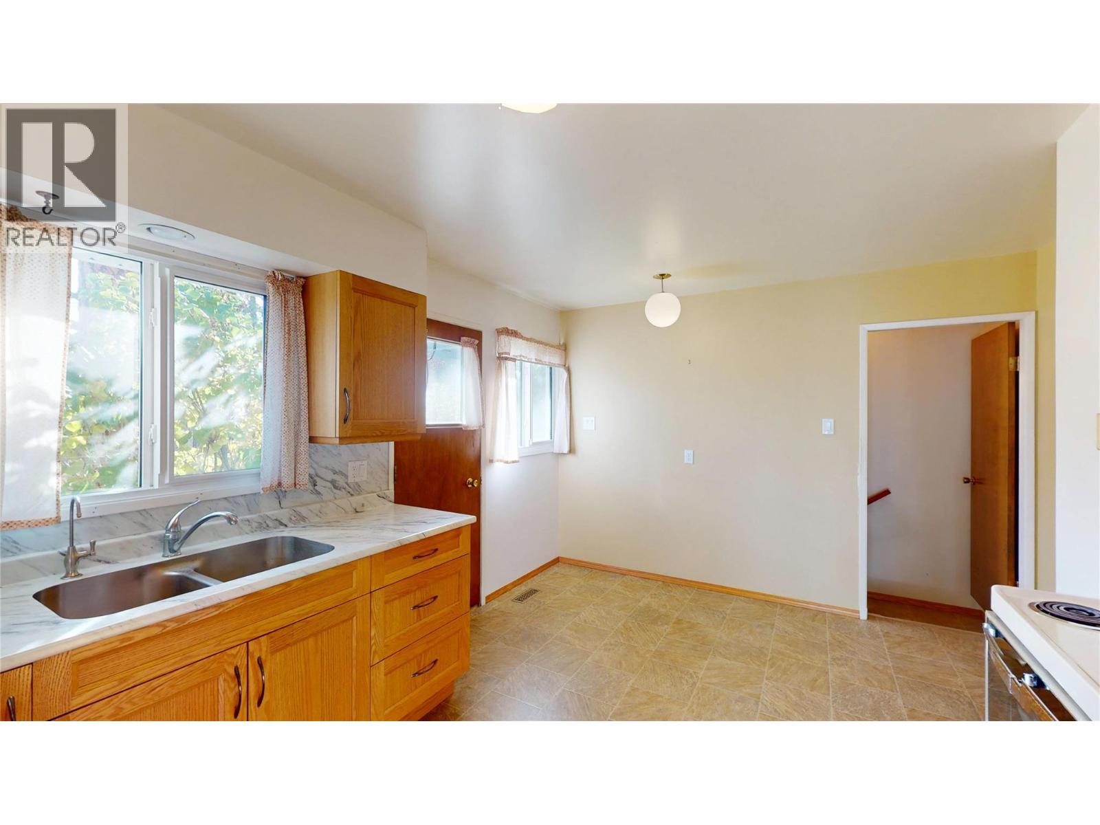 614 28th Avenue S, Cranbrook, British Columbia  V1C 3J8 - Photo 23 - 10403500