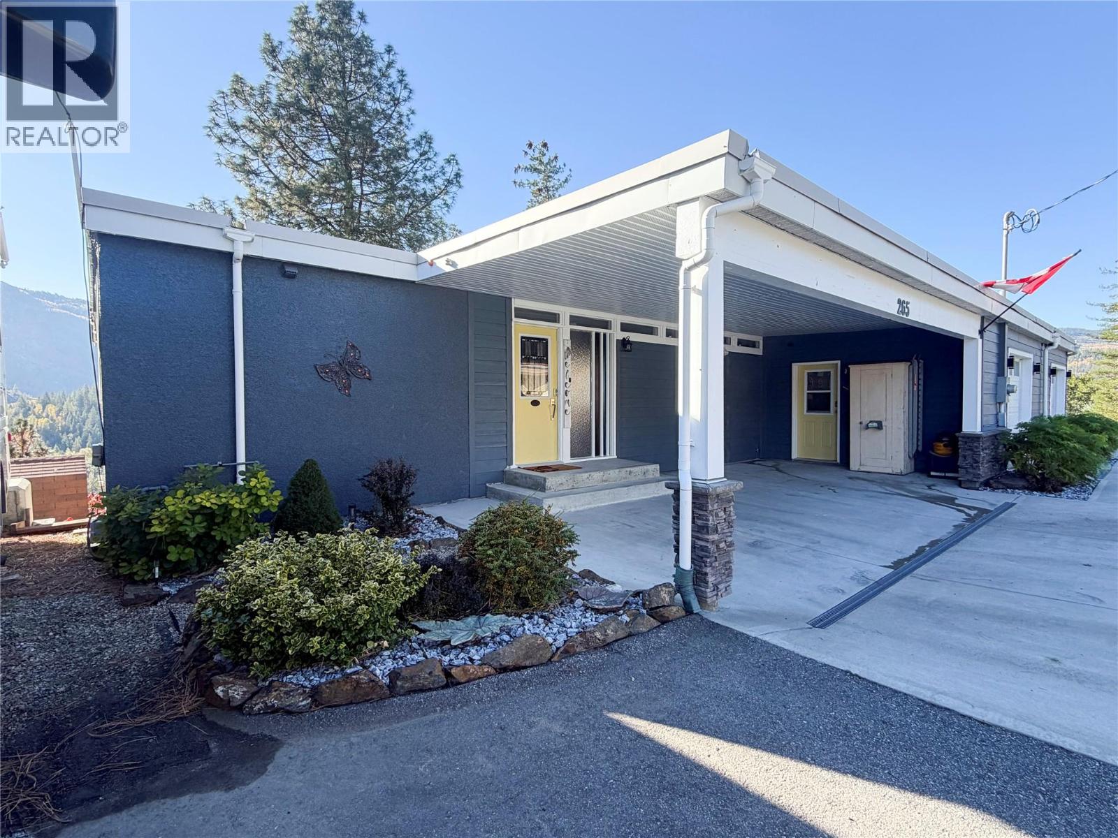 265 8th Avenue, Montrose, British Columbia  V0G 1P0 - Photo 1 - 10403421