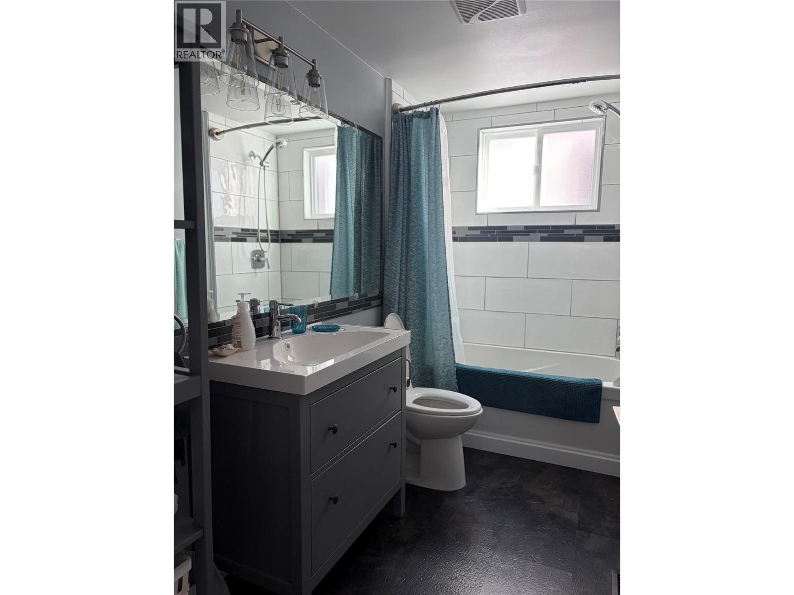 265 8th Avenue, Montrose, British Columbia  V0G 1P0 - Photo 17 - 10403421