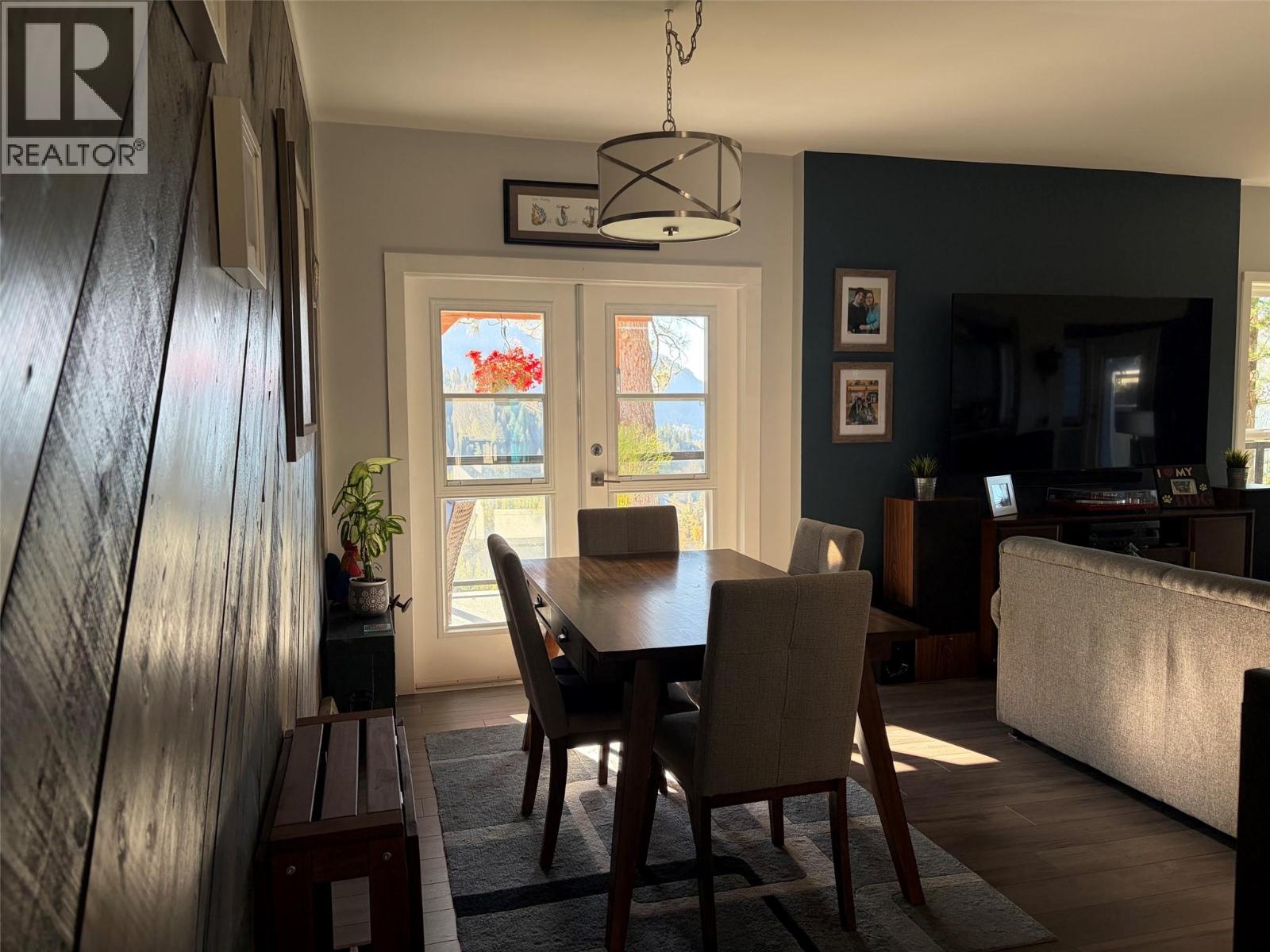 265 8th Avenue, Montrose, British Columbia  V0G 1P0 - Photo 5 - 10403421