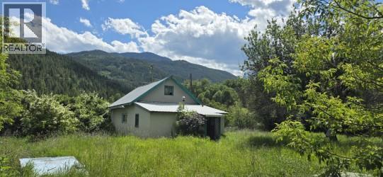 5778 Highway 97, Falkland, British Columbia  V0E 1W0 - Photo 3 - 10403502