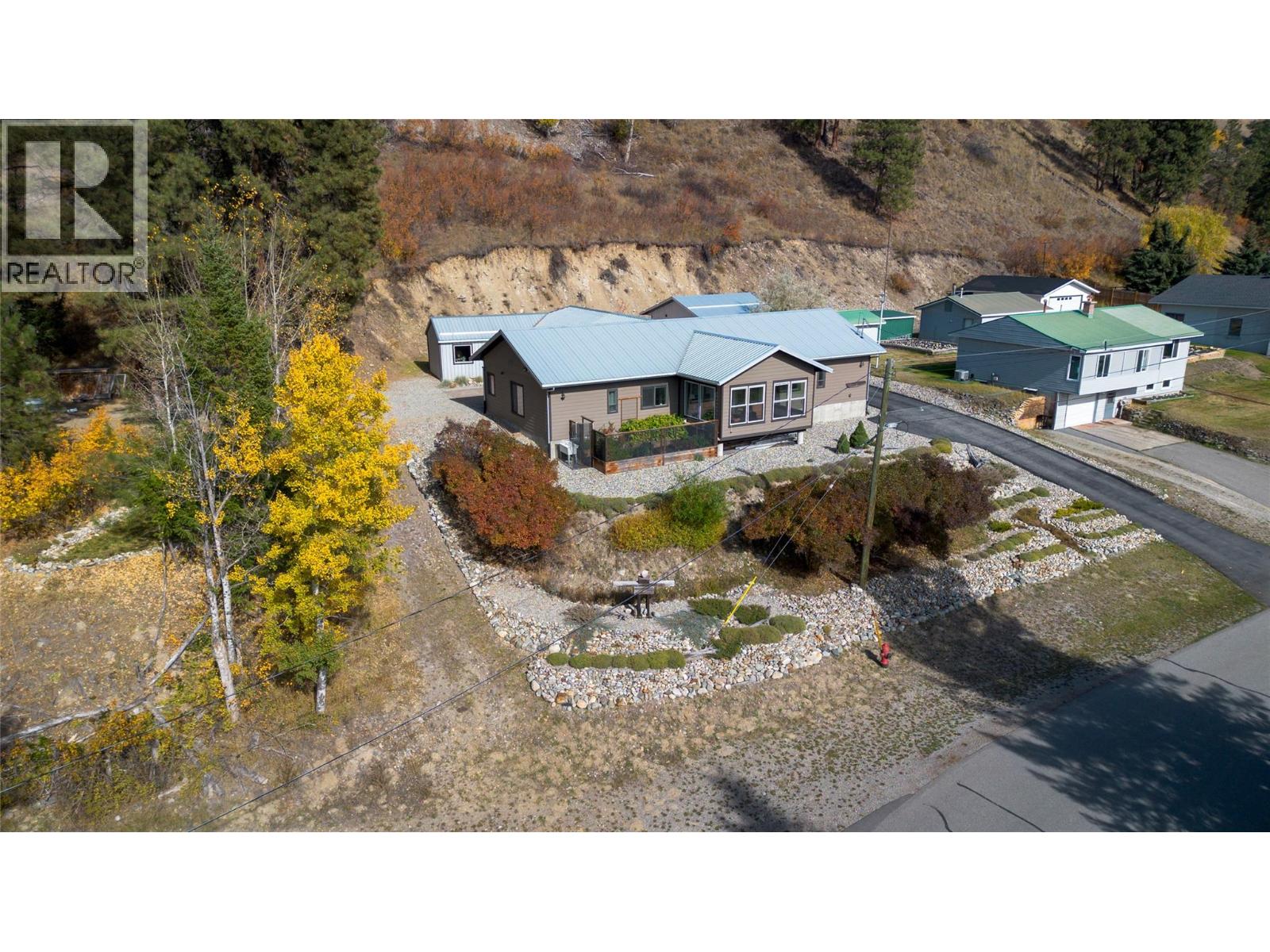412 301st Street, Marysville, British Columbia  V1A 3H1 - Photo 1 - 10403100