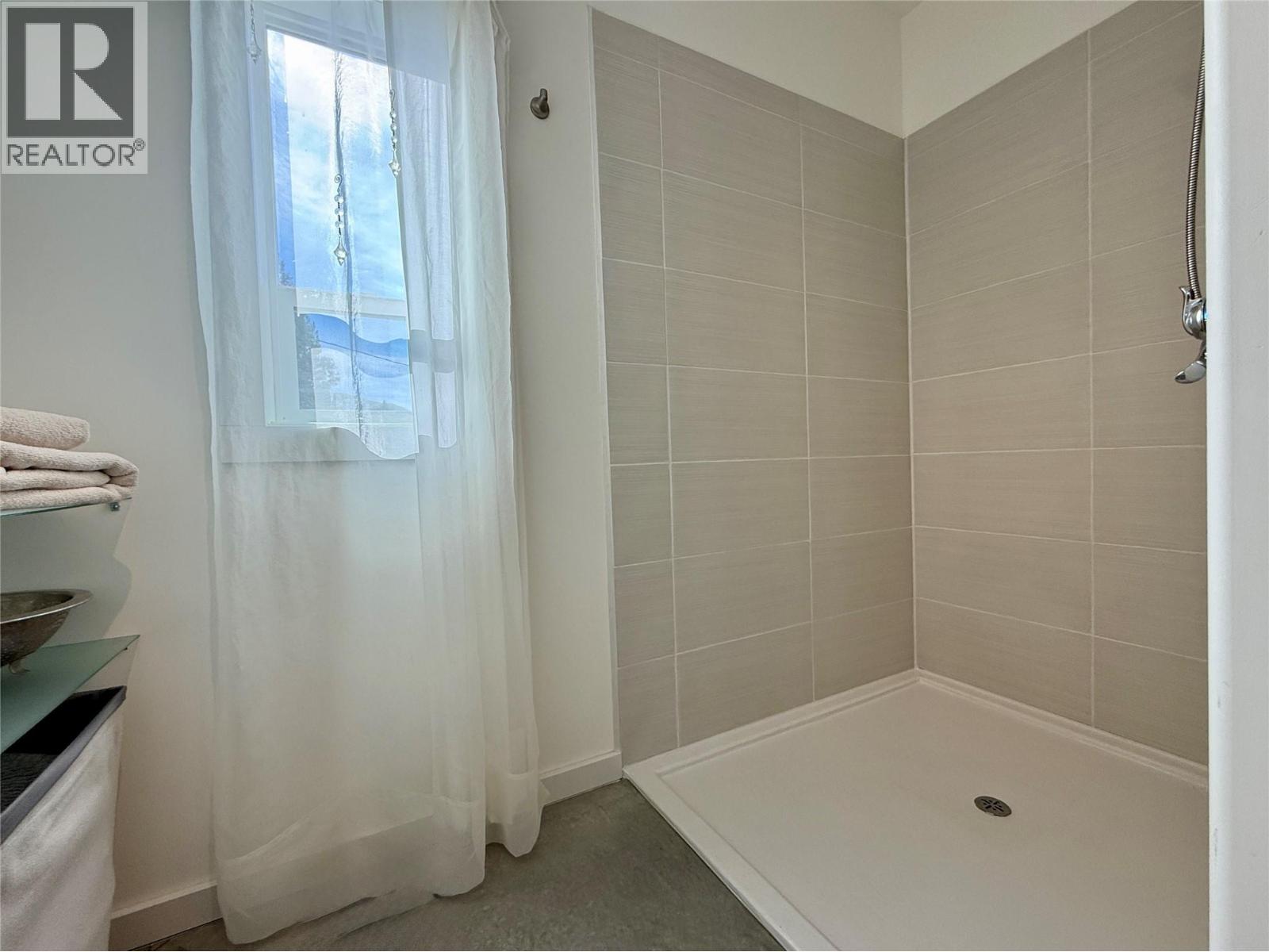 412 301st Street, Marysville, British Columbia  V1A 3H1 - Photo 34 - 10403100