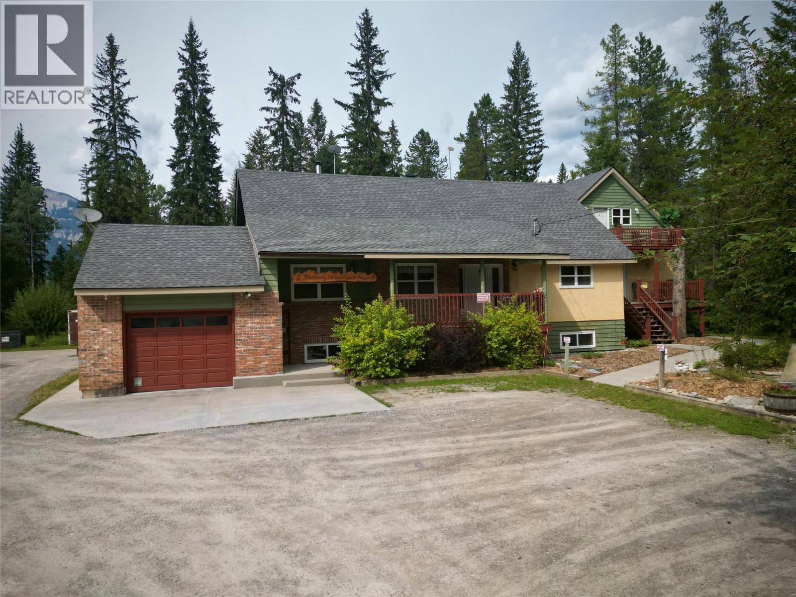 1693 Oberg Johnson Road, Golden, British Columbia  V0A 1H1 - Photo 1 - 10402854