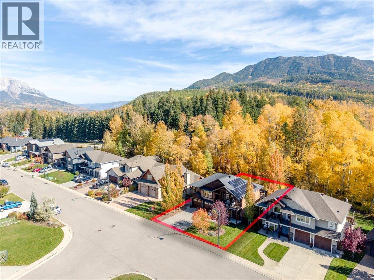 10 Silver Ridge Way, Fernie, British Columbia  V0B 1M2 - Photo 3 - 10403419