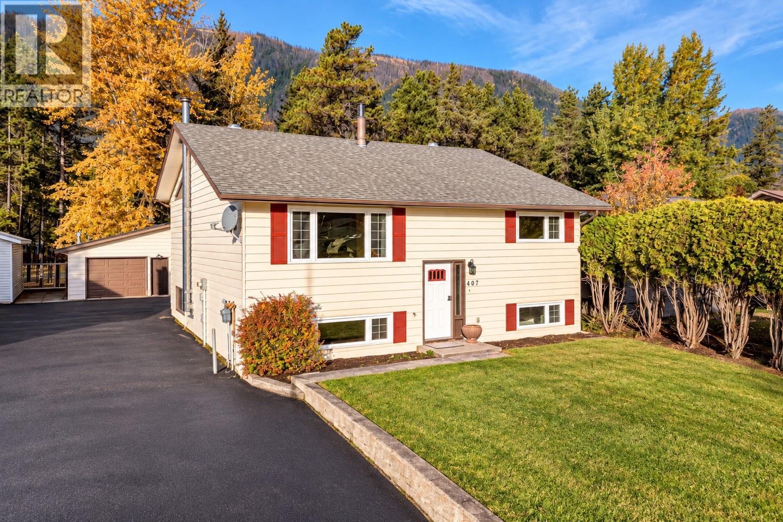 407 Maple Street, Sparwood, British Columbia  V0B 2G0 - Photo 1 - 10401218