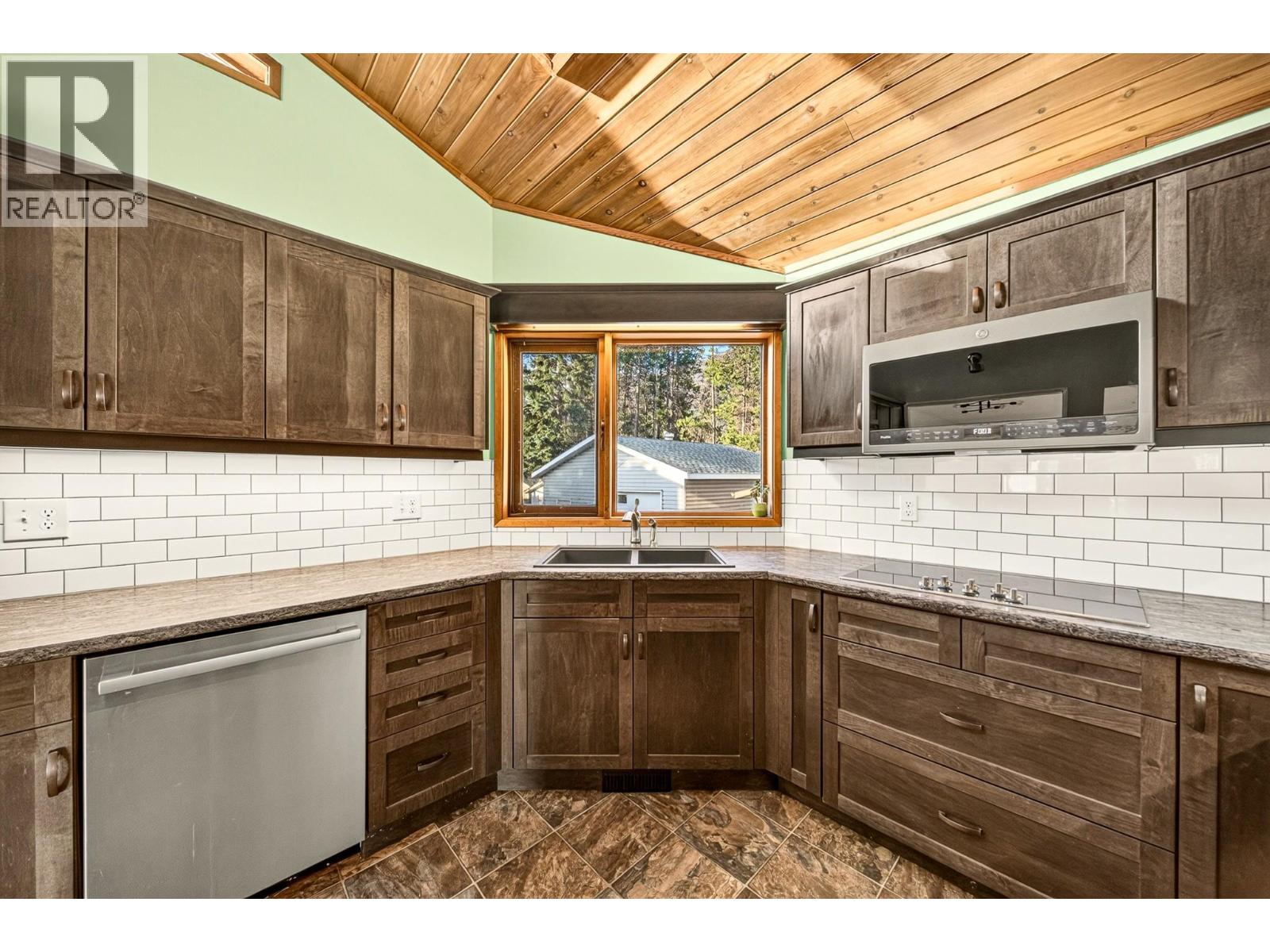 407 Maple Street, Sparwood, British Columbia  V0B 2G0 - Photo 14 - 10401218