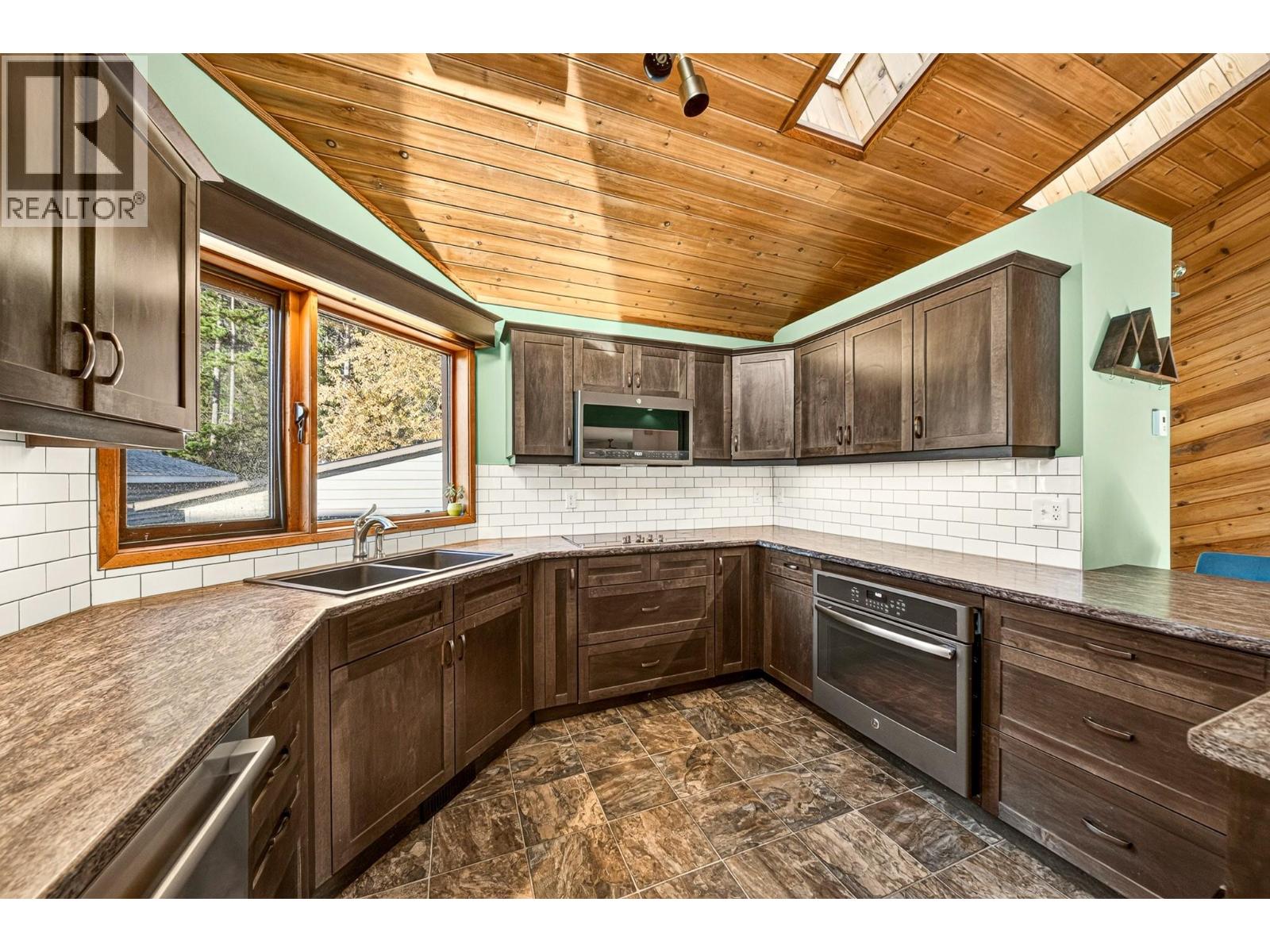 407 Maple Street, Sparwood, British Columbia  V0B 2G0 - Photo 15 - 10401218