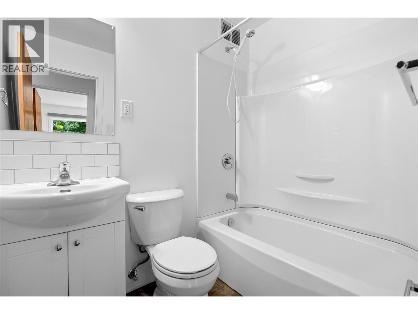 909 Fairview Road, Penticton, British Columbia  V2A 5Z1 - Photo 10 - 10403482