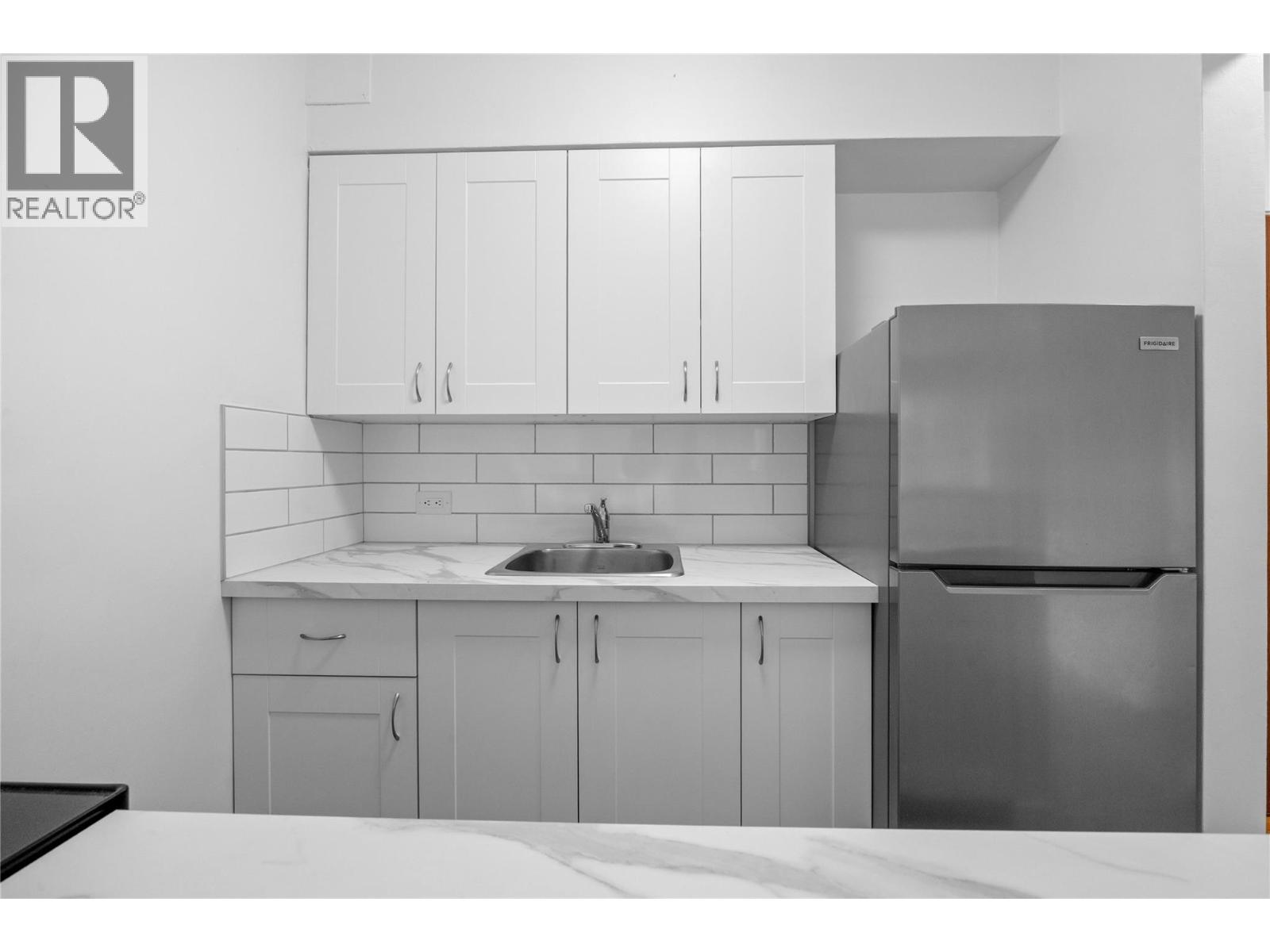 909 Fairview Road, Penticton, British Columbia  V2A 5Z1 - Photo 7 - 10403482
