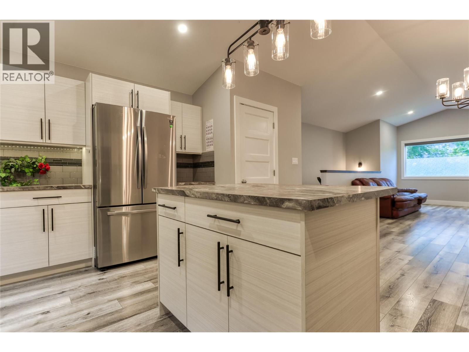 313 Lakeview Street Unit# 1, Castlegar, British Columbia  V1N 3Y1 - Photo 8 - 10403428