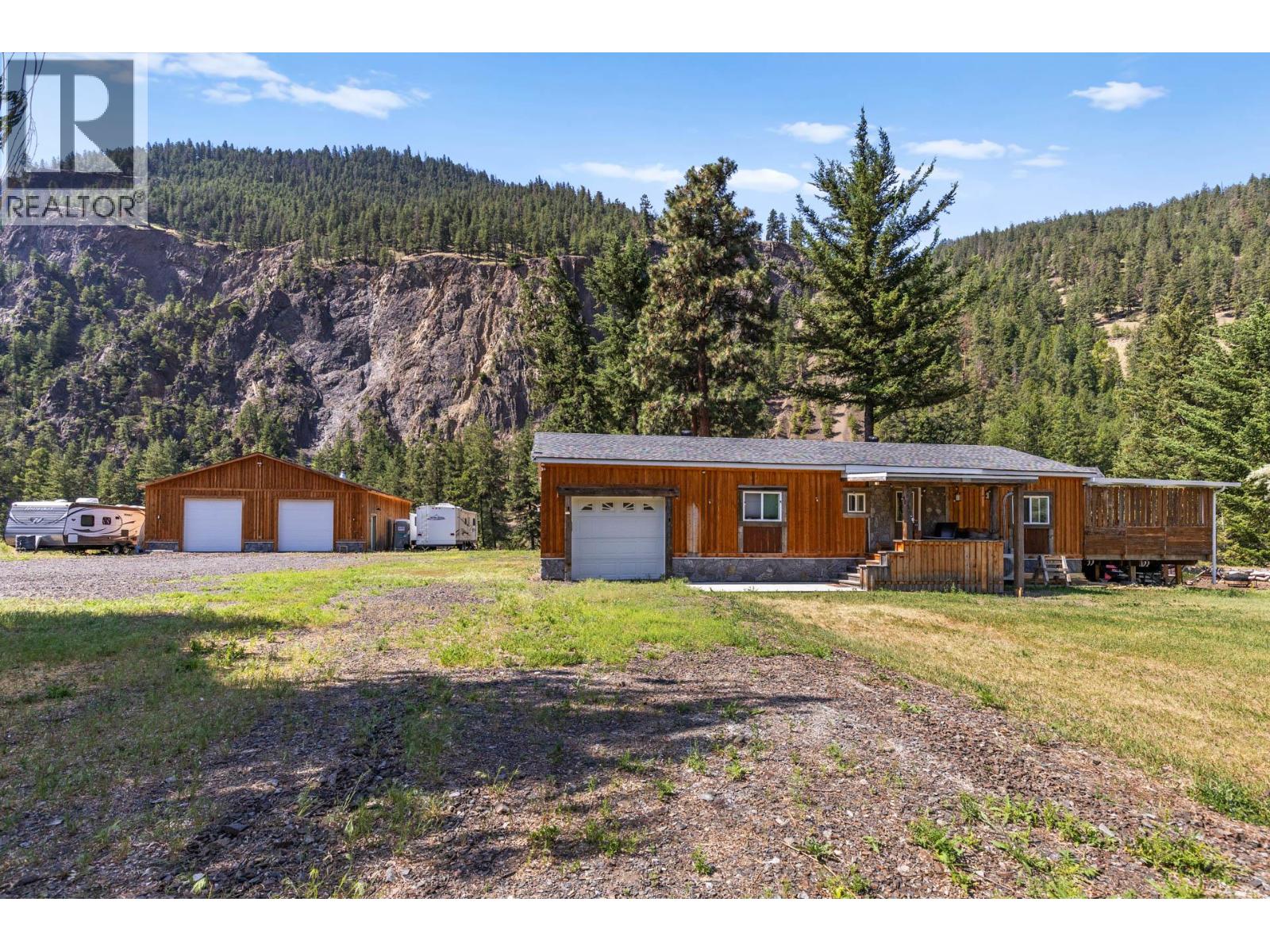 6097 Highway 3, Hedley, British Columbia  V0X 1N1 - Photo 3 - 10403487