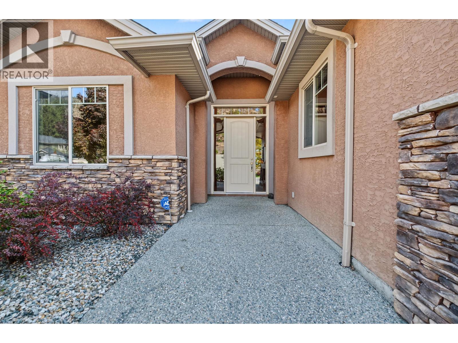 2405 Cobblestone Road, West Kelowna, British Columbia  V4T 3A7 - Photo 3 - 10403439