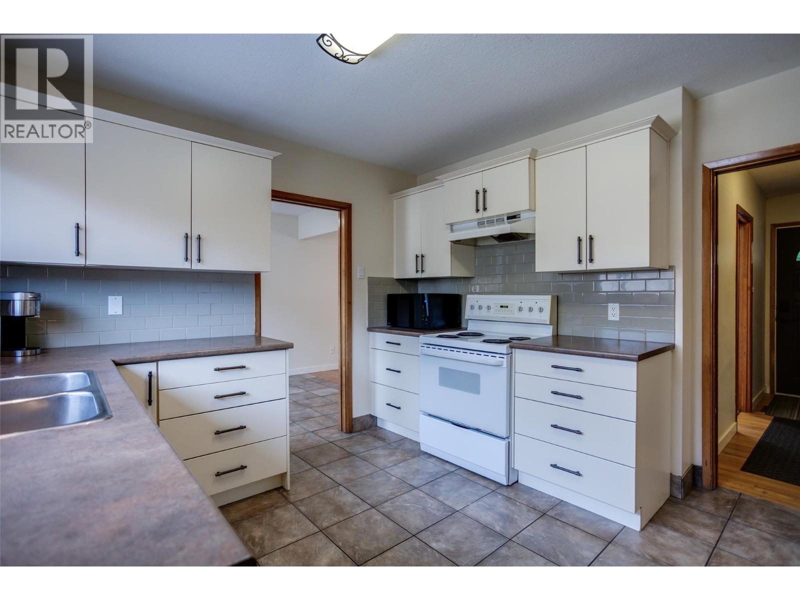 950 & 952 Stockwell Avenue, Kelowna, British Columbia  V1Y 6W2 - Photo 14 - 10403279