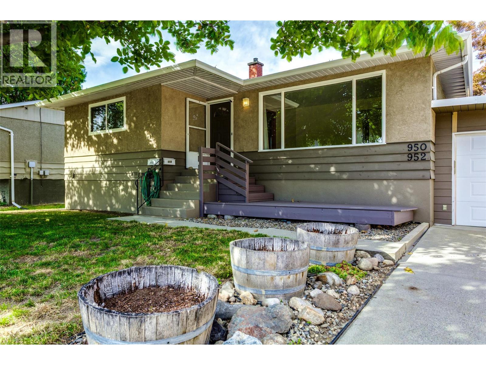 950 & 952 Stockwell Avenue, Kelowna, British Columbia  V1Y 6W2 - Photo 3 - 10403279