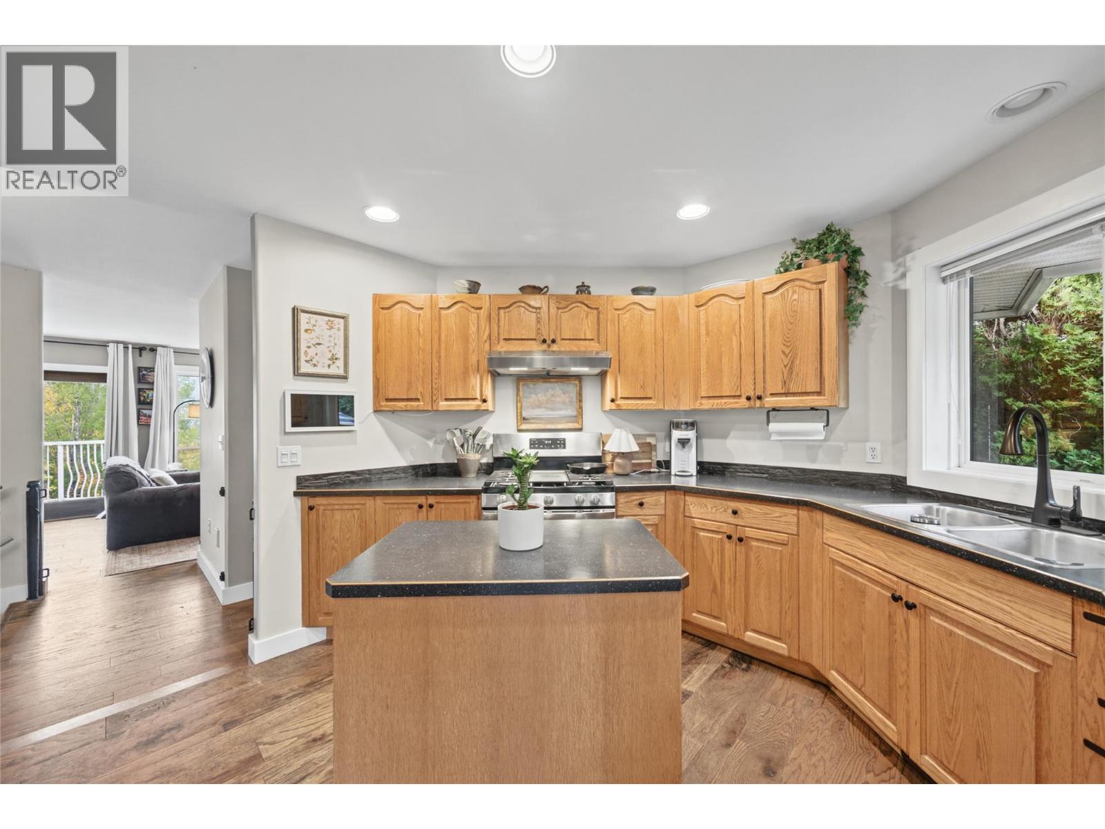 251 17 Street Se, Salmon Arm, British Columbia  V1E 1R7 - Photo 17 - 10403467