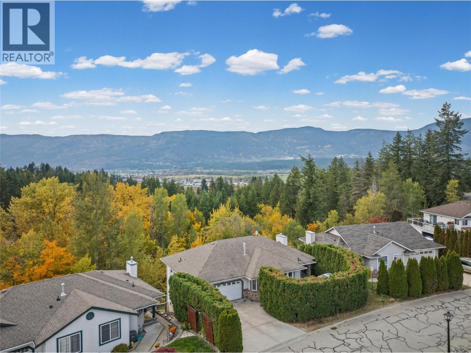 251 17 Street Se, Salmon Arm, British Columbia  V1E 1R7 - Photo 2 - 10403467