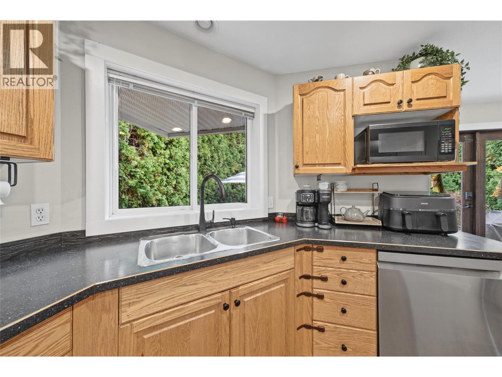 251 17 Street Se, Salmon Arm, British Columbia  V1E 1R7 - Photo 20 - 10403467