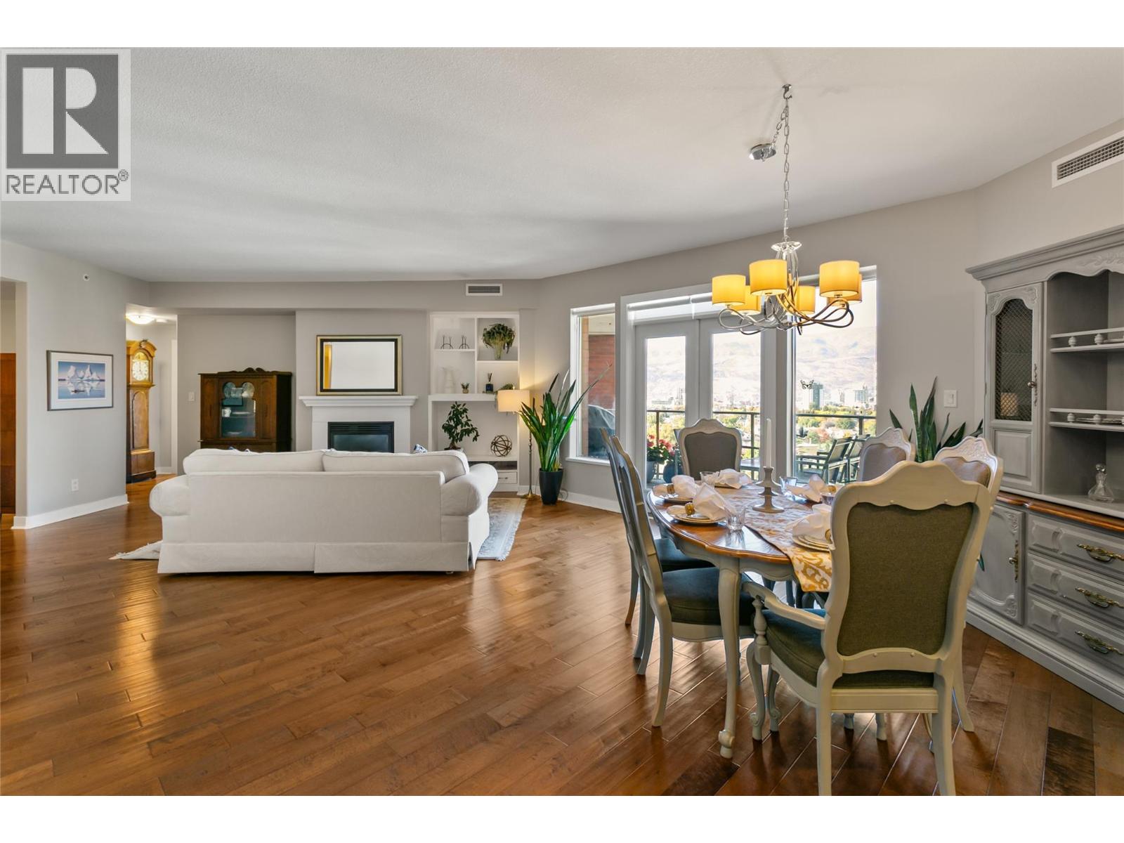 1160 Bernard Avenue Unit# 1205, Kelowna, British Columbia  V1Y 6R2 - Photo 4 - 10403188