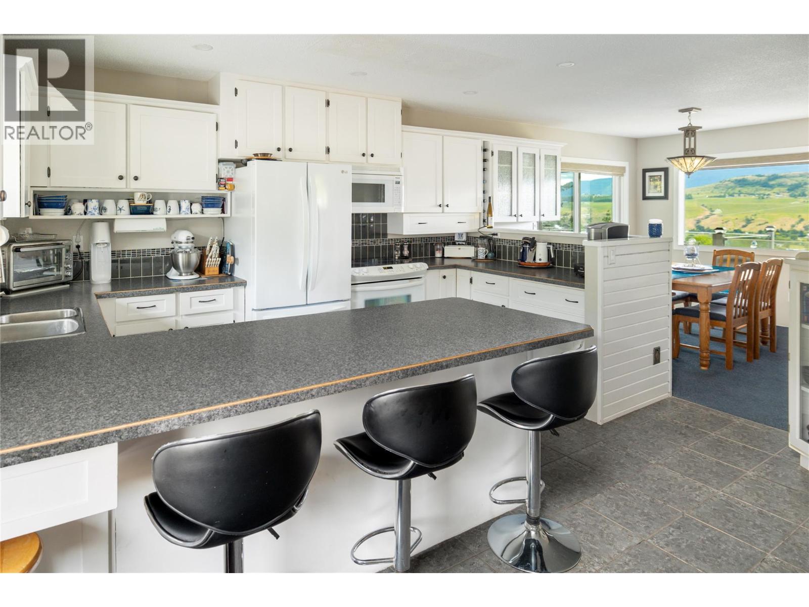 6636 Southwind Road, Vernon, British Columbia  V1H 1B7 - Photo 11 - 10403549