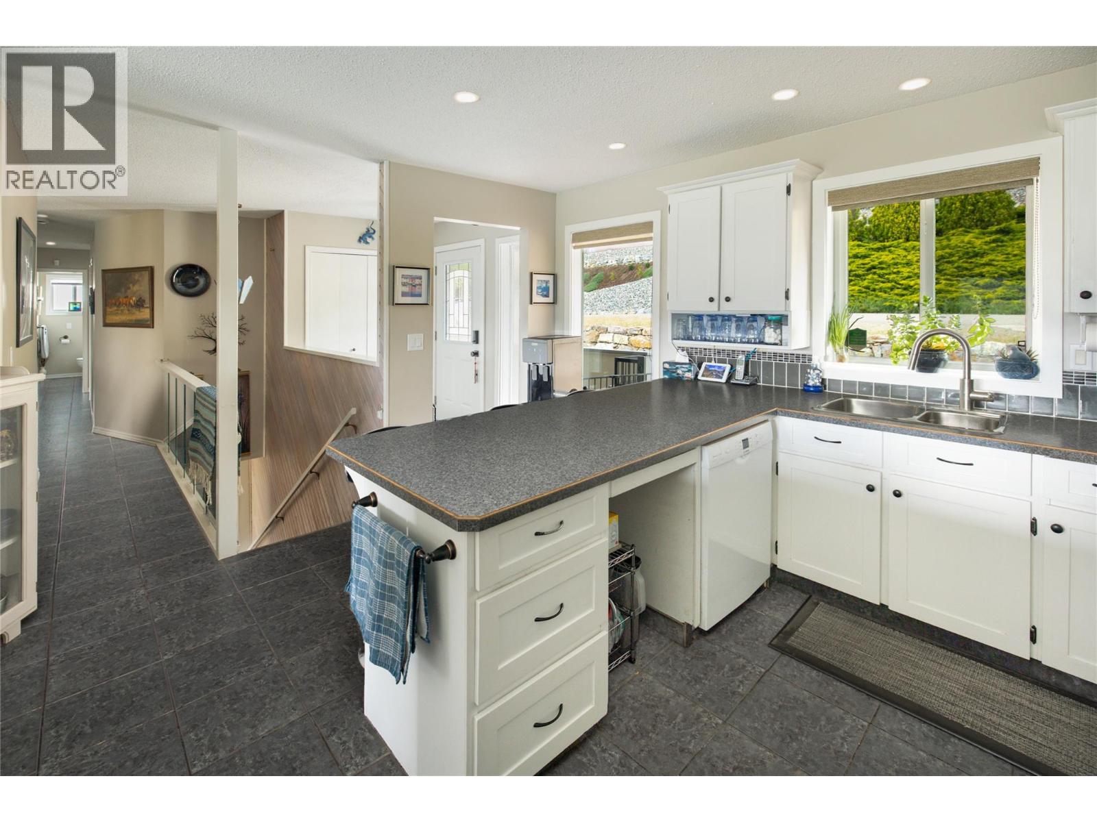6636 Southwind Road, Vernon, British Columbia  V1H 1B7 - Photo 15 - 10403549